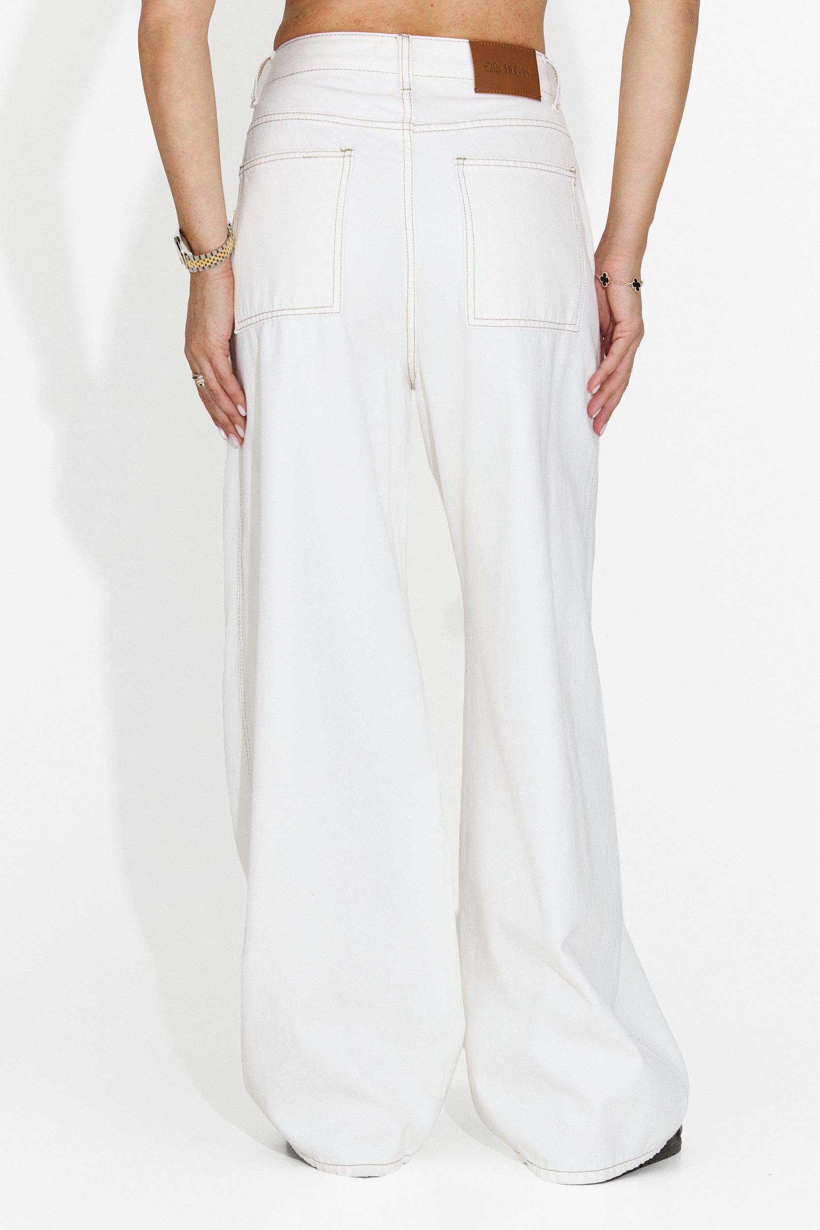 Jeans casual da donna color crema Ache Bogas