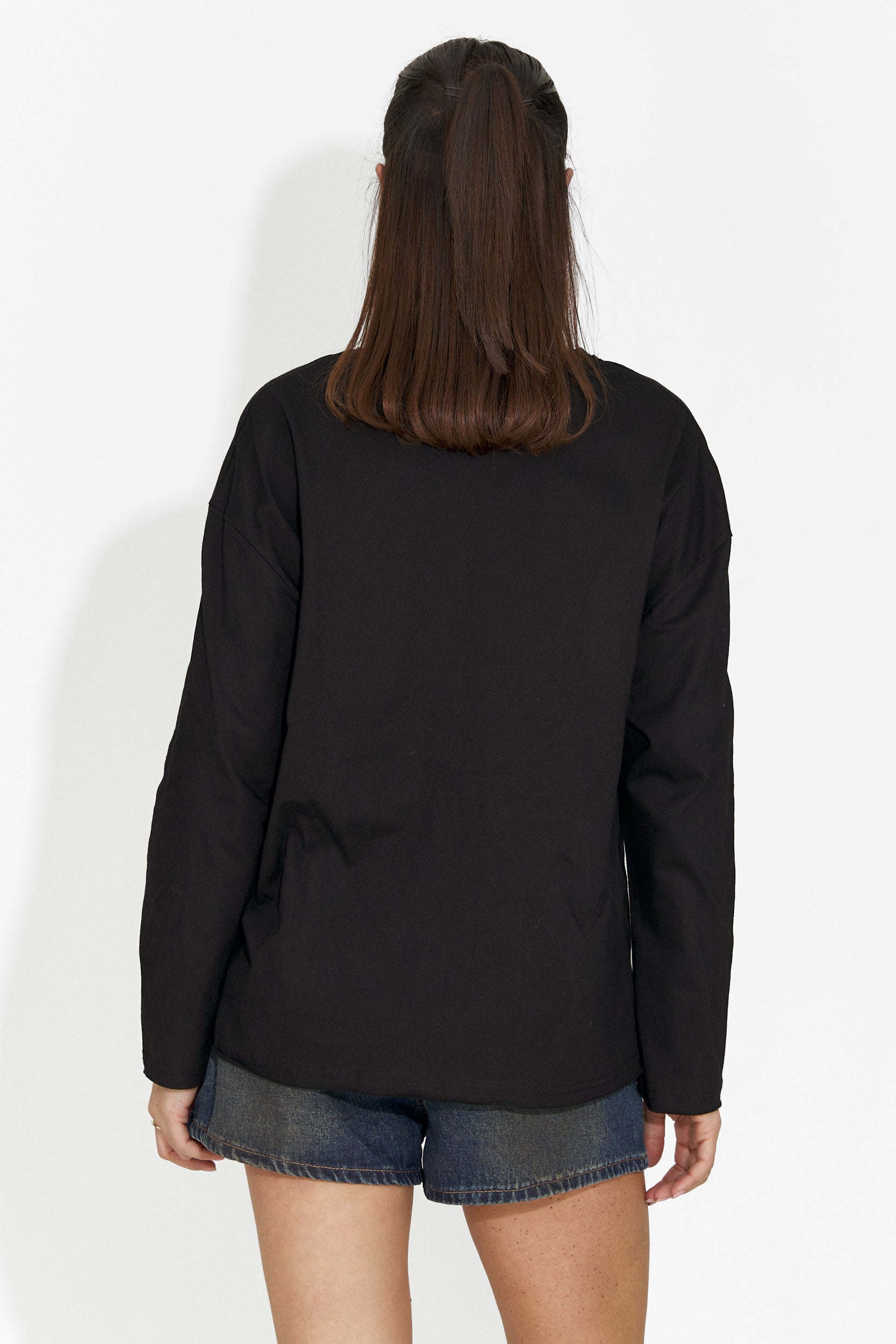 Camicetta Casual Nera da Donna di Chandana Bogas
