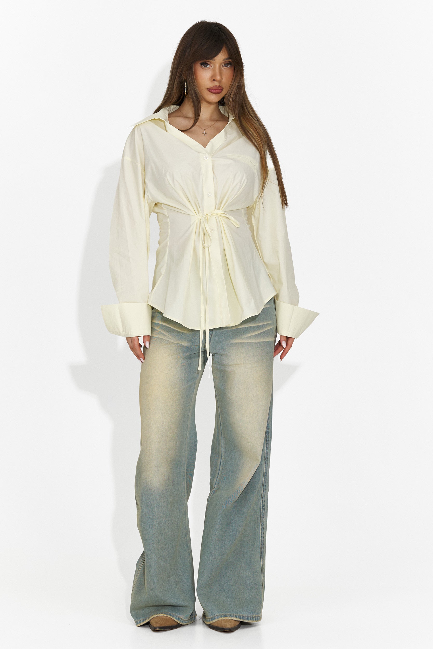 Elegante Camicia Gialla da Donna di Alesya Bogas