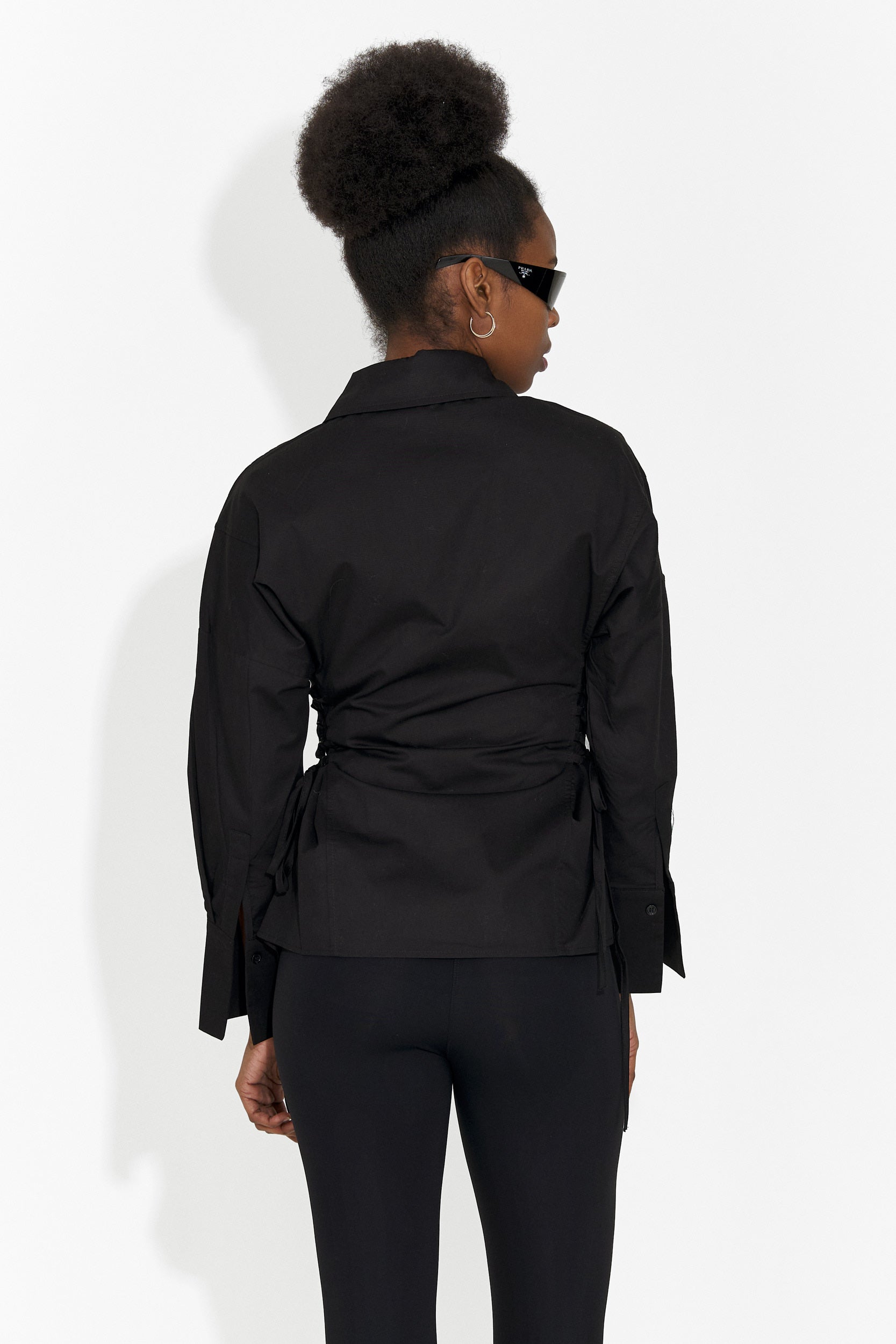 Elegante Blusa Nera da Donna di Sivelia Bogas