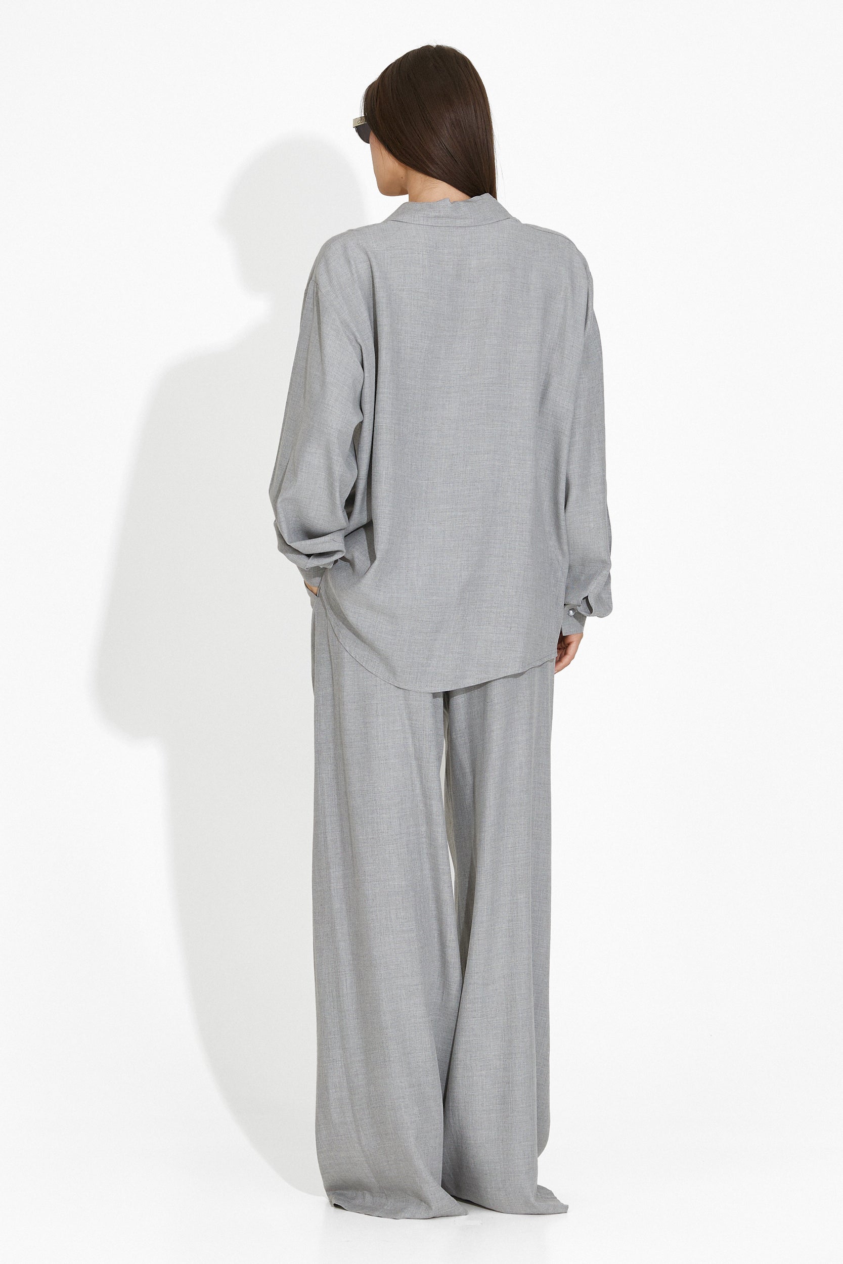 Completo elegante grigio con pantaloni Myriam Bogas