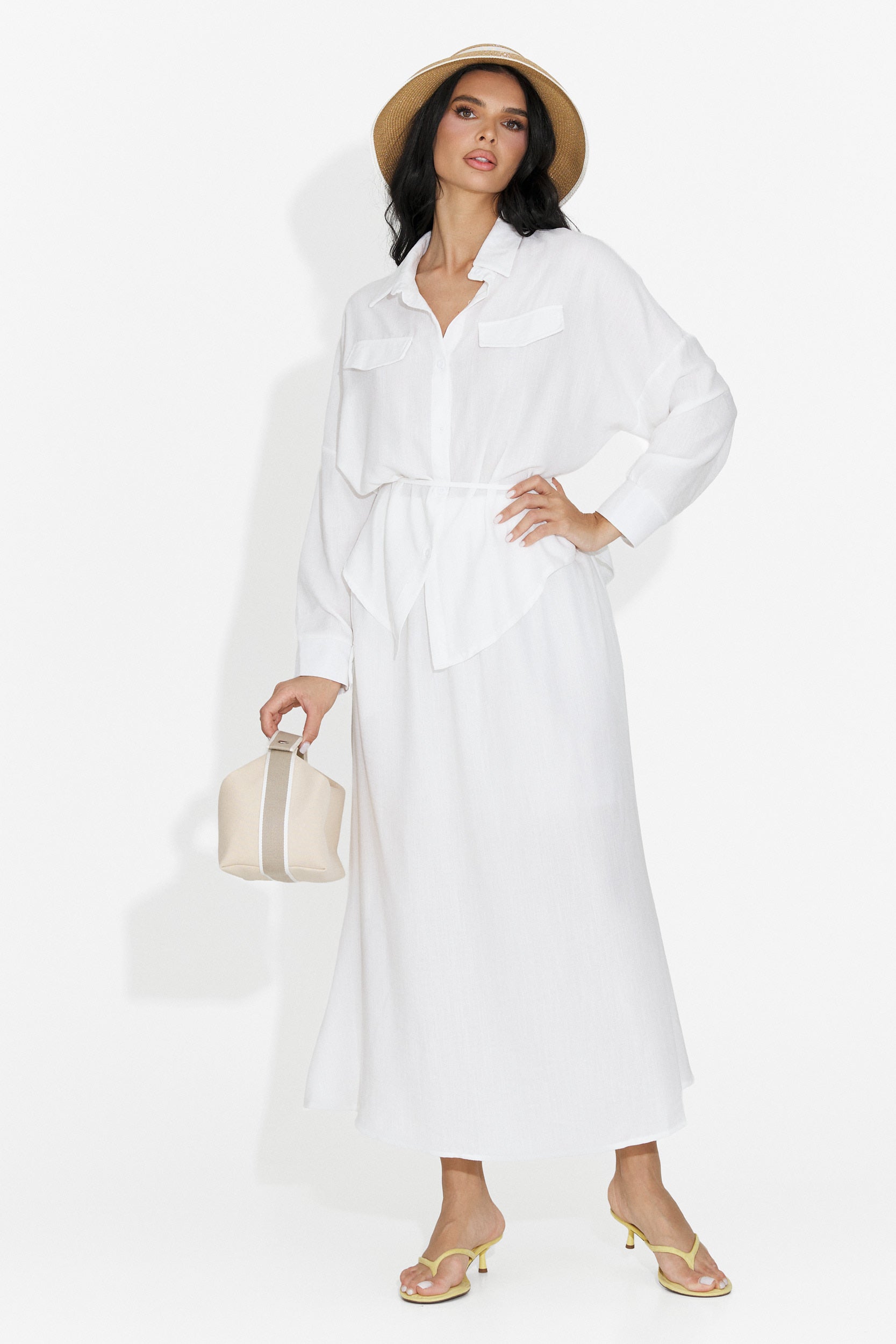 Tailleur da donna di Federika Bogas con gonna bianca
