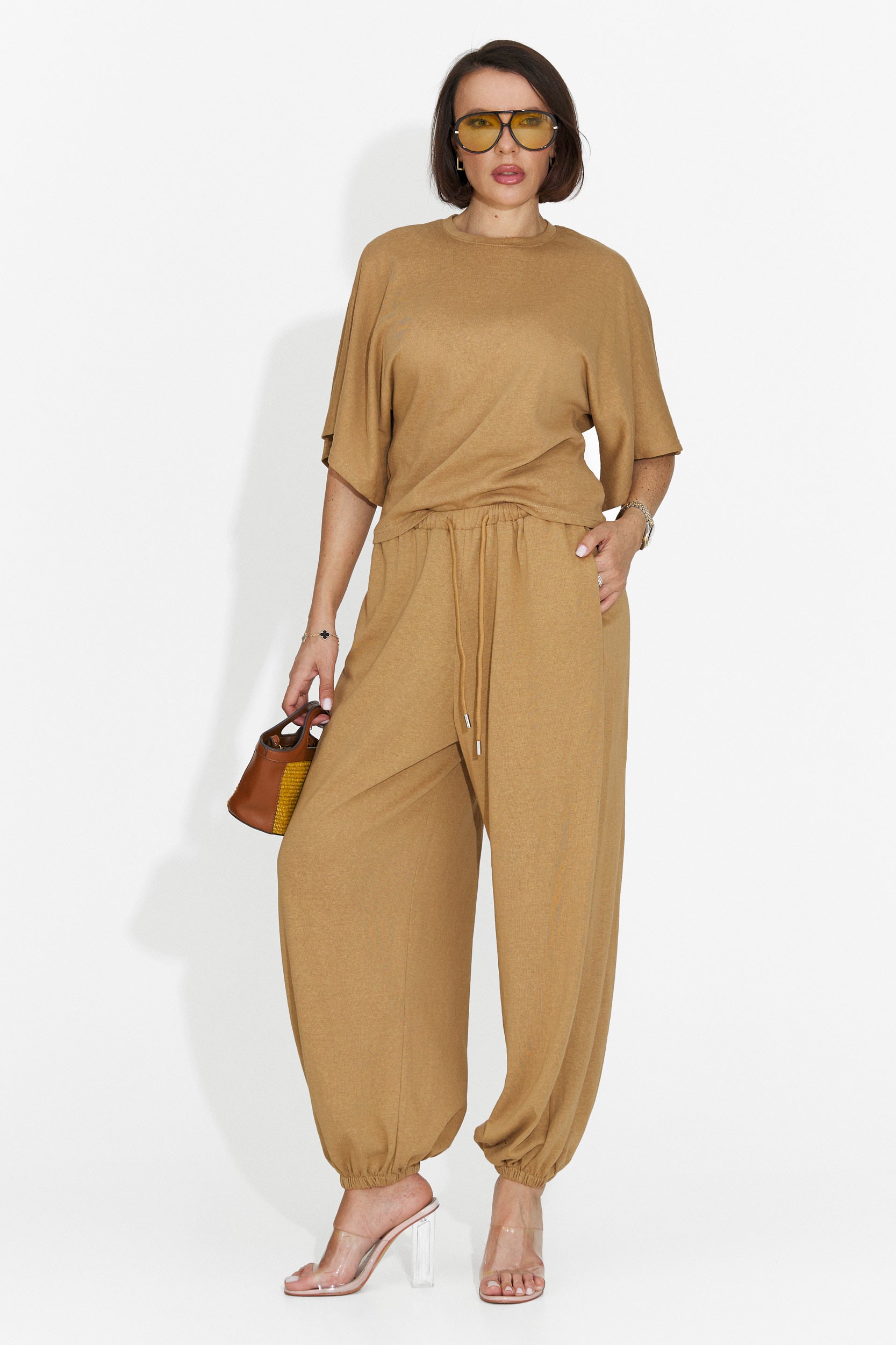 Tailleur da donna Bedya Bogas con pantaloni marroni