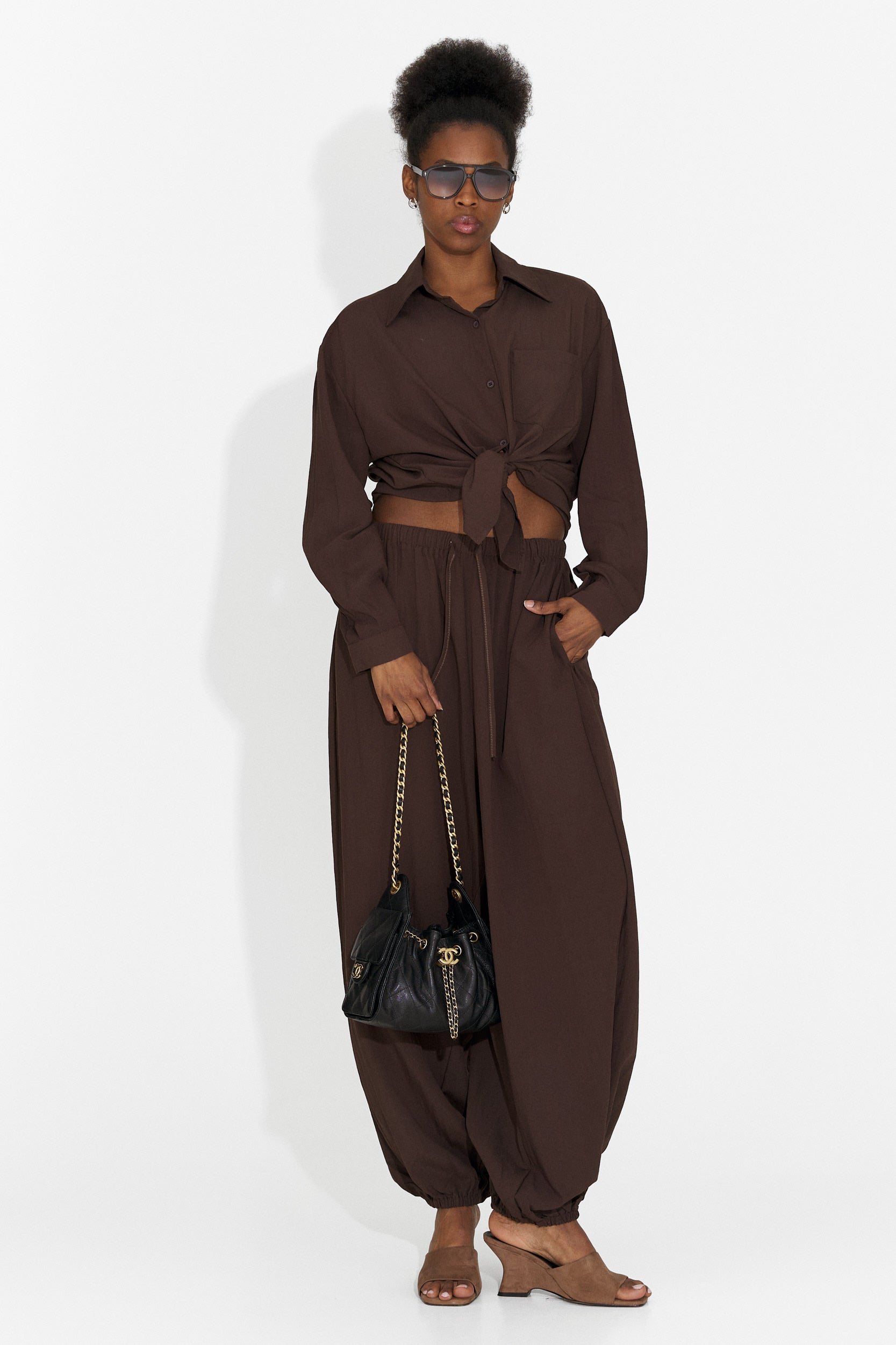Tailleur da donna Kadea Bogas con pantaloni marroni