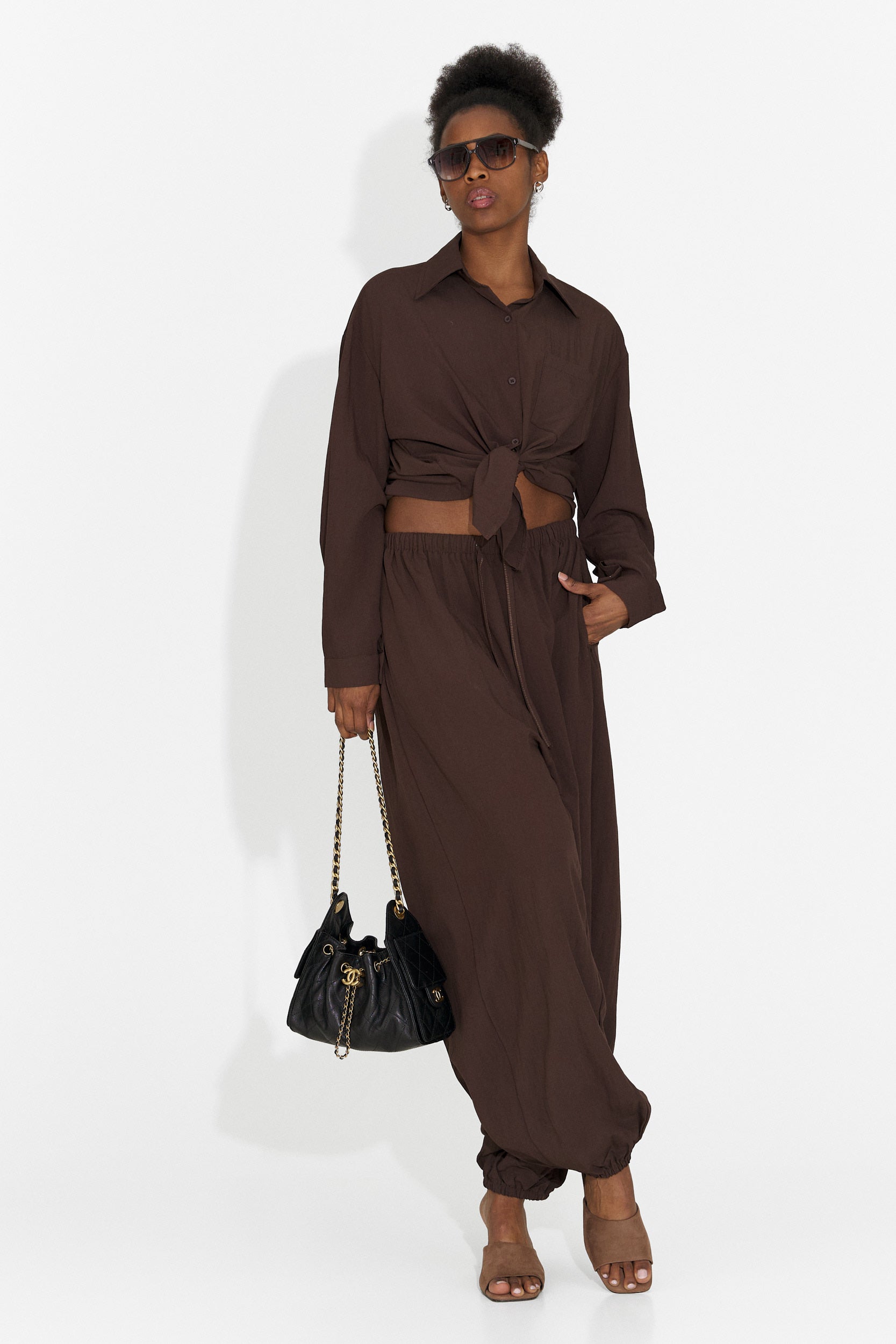 Tailleur da donna Kadea Bogas con pantaloni marroni