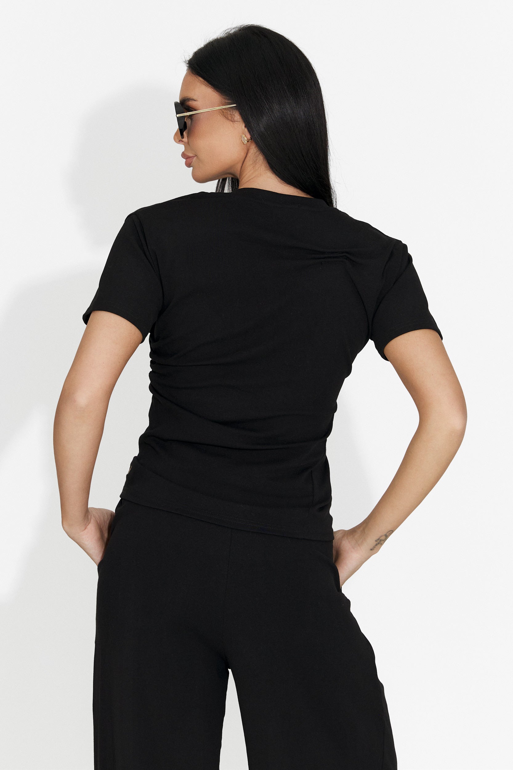 Tailleur da donna di Leah Bogas con pantaloni neri