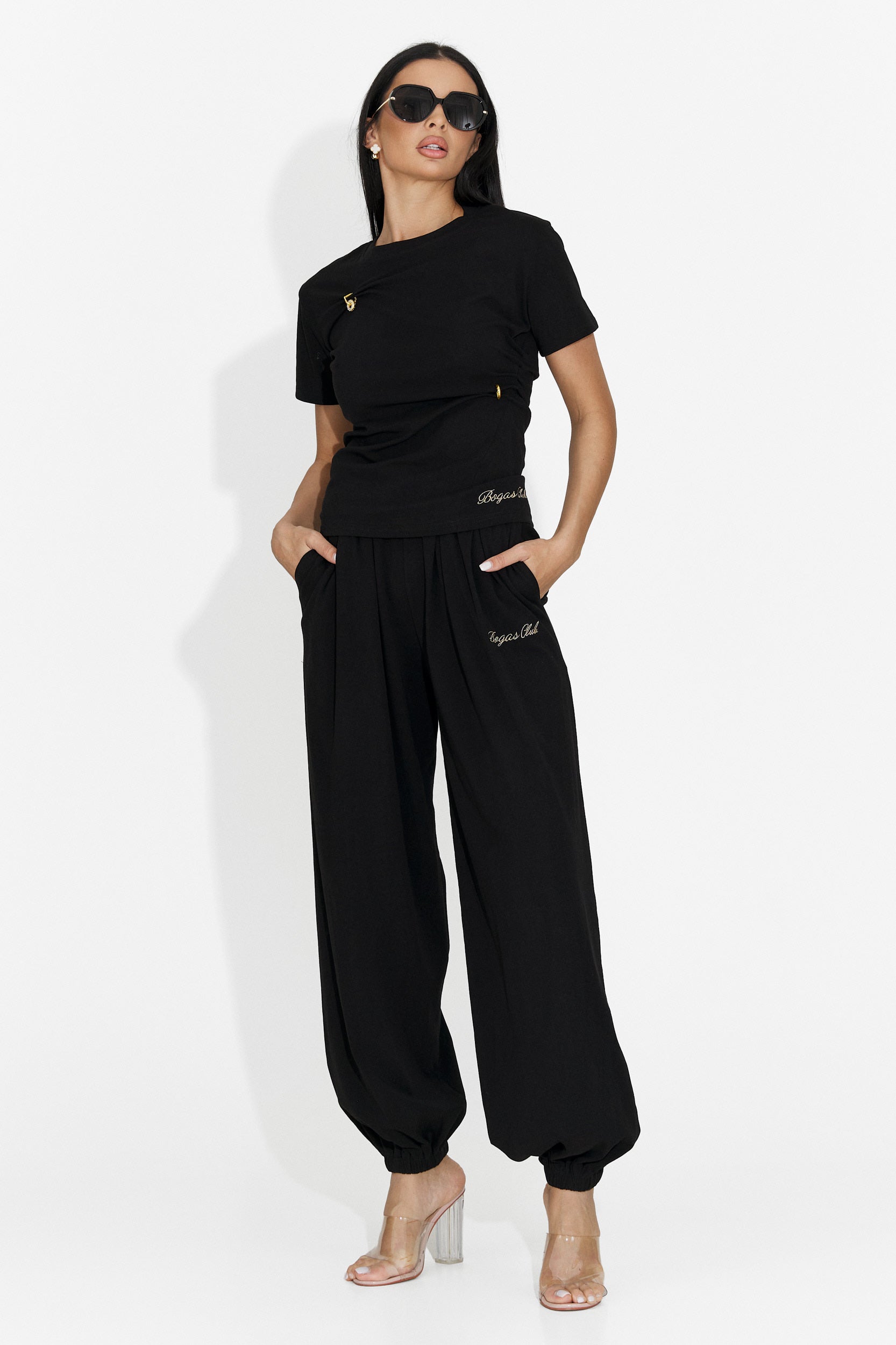 Tailleur da donna di Leah Bogas con pantaloni neri