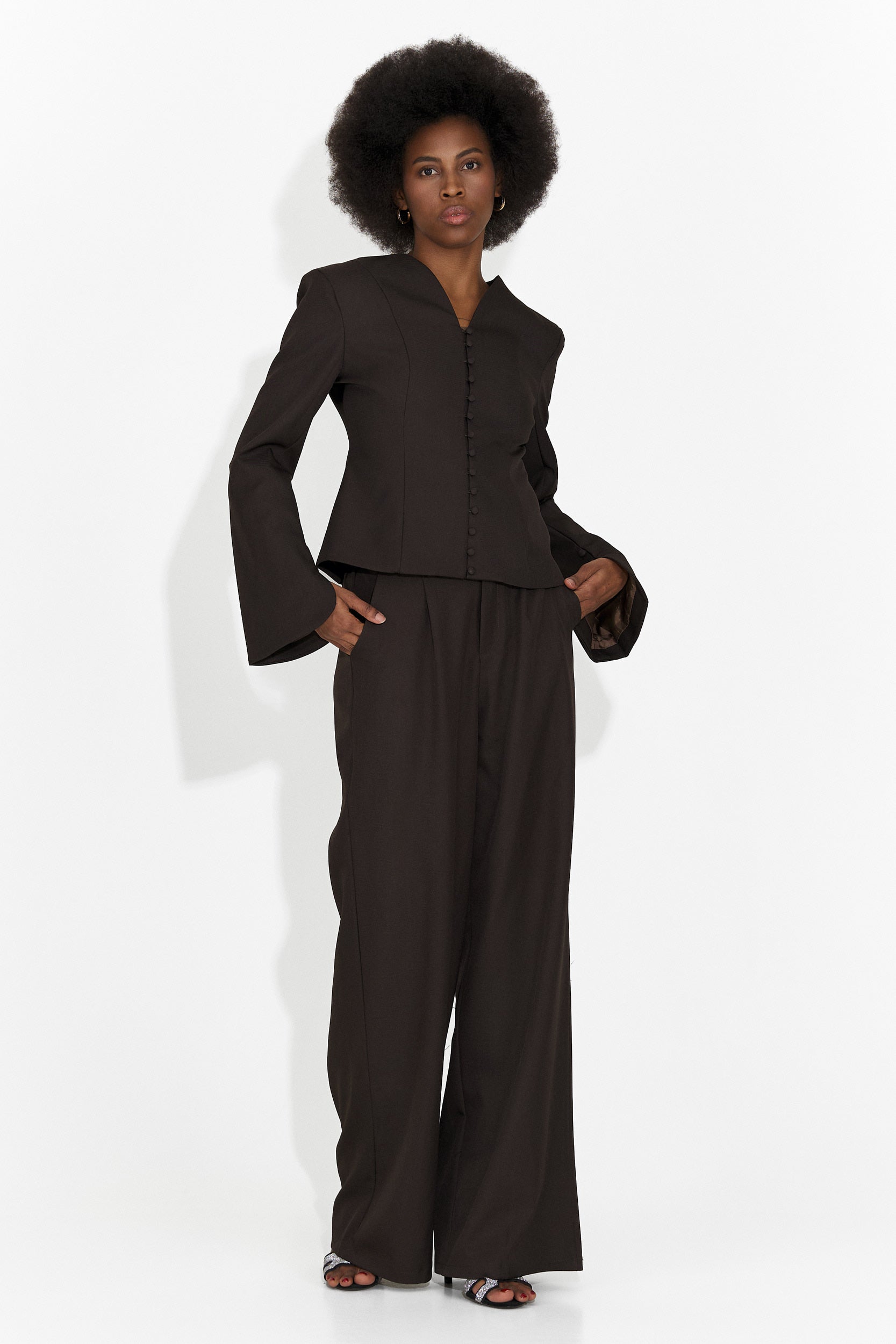 Elegante Completo Nero con Pantaloni di Jayne Bogas