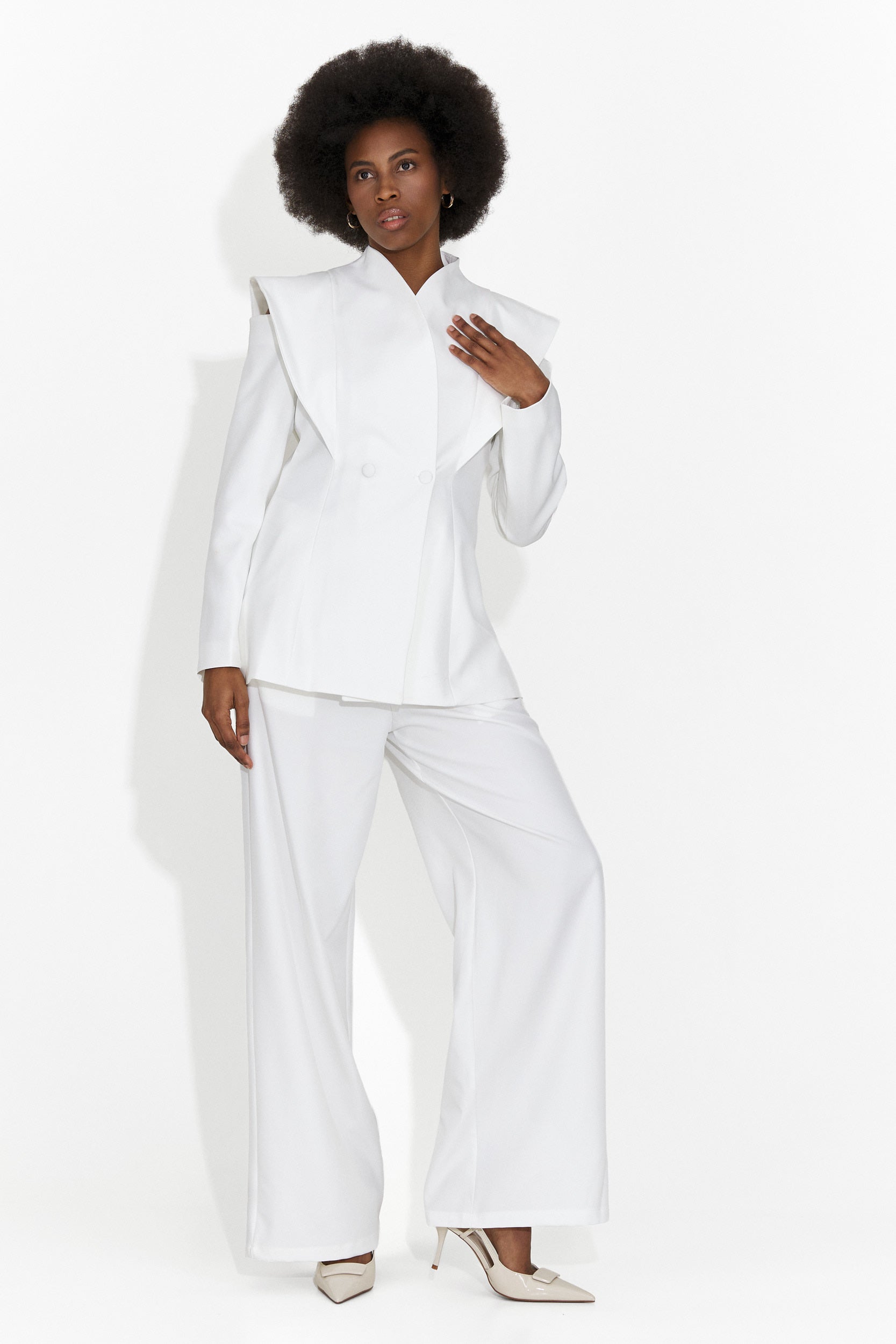 Elegante Completo Bianco da Donna di Latefa Bogas