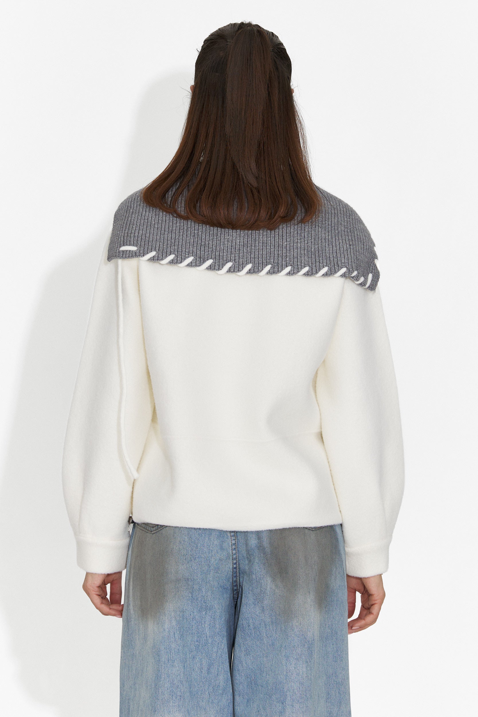 Elegante Giacca da Donna in Crema di Agapia Bogas