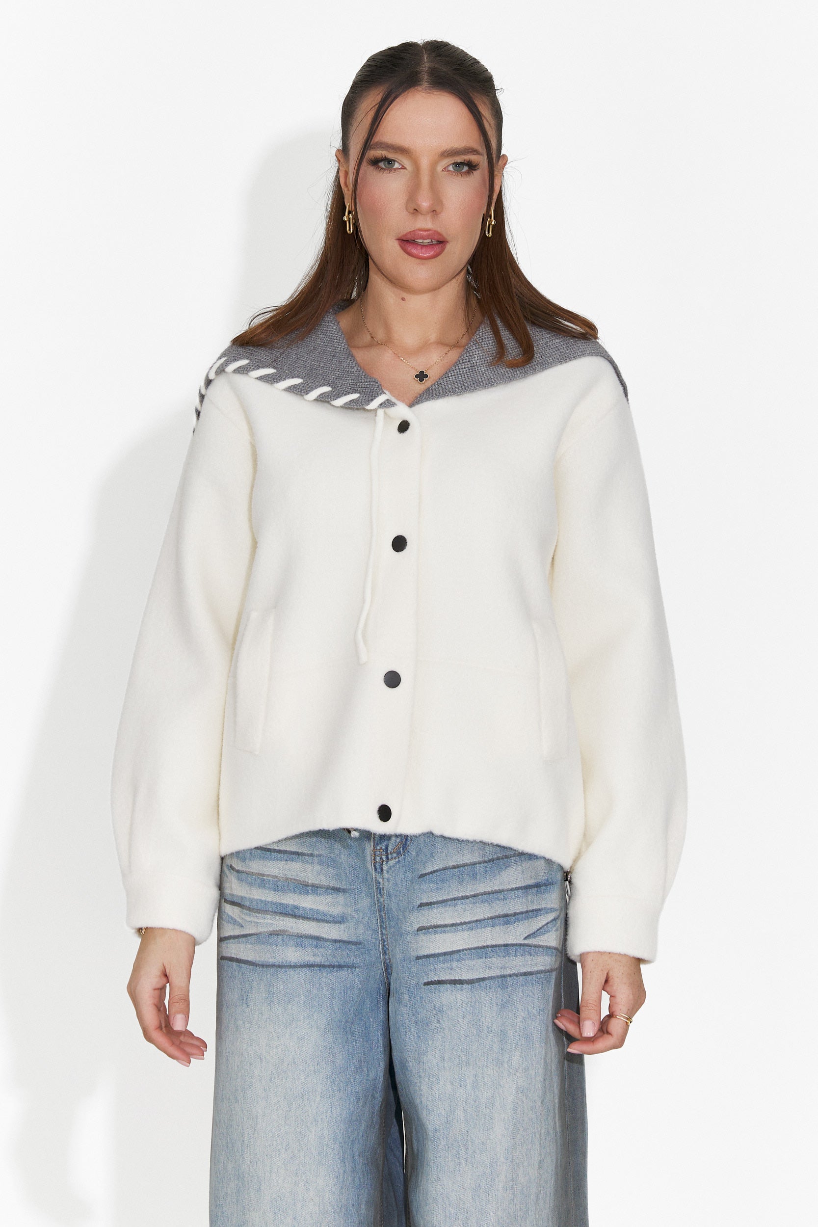 Elegante Giacca da Donna in Crema di Agapia Bogas
