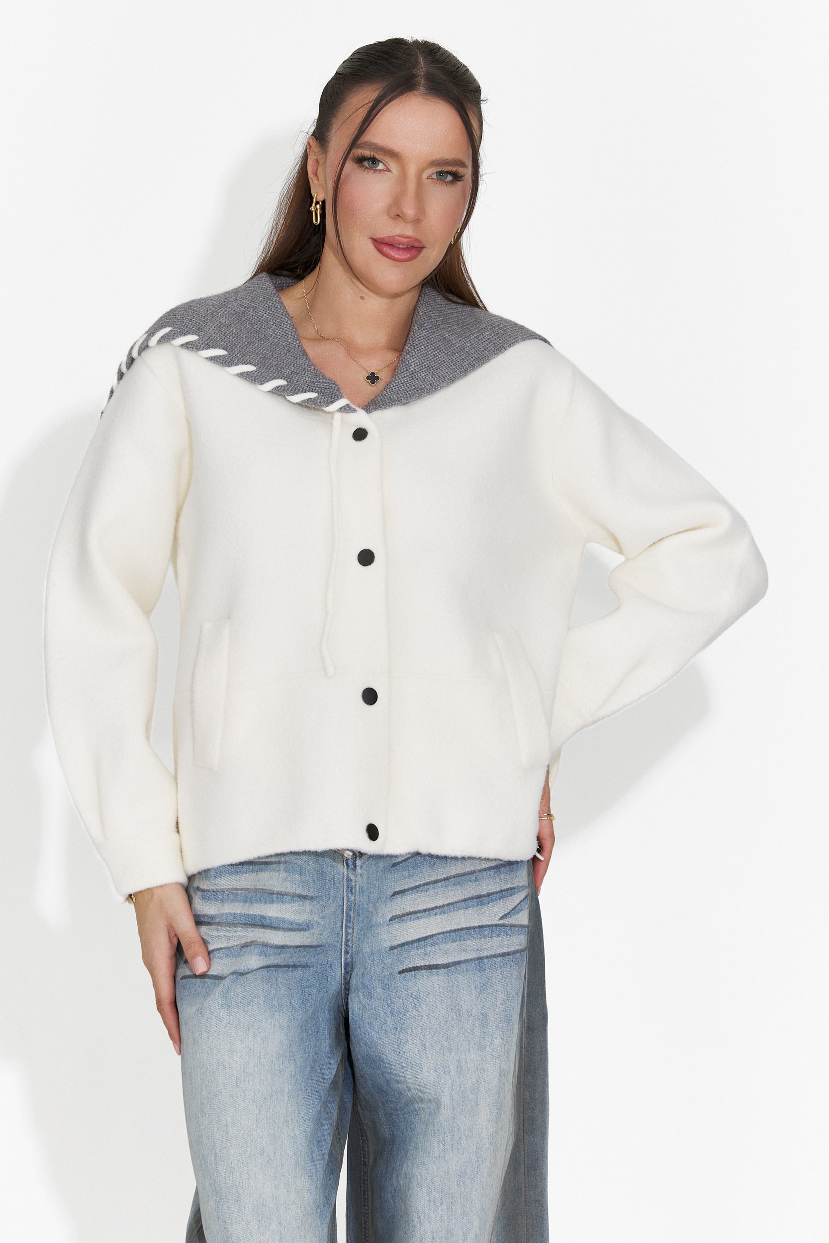 Elegante Giacca da Donna in Crema di Agapia Bogas