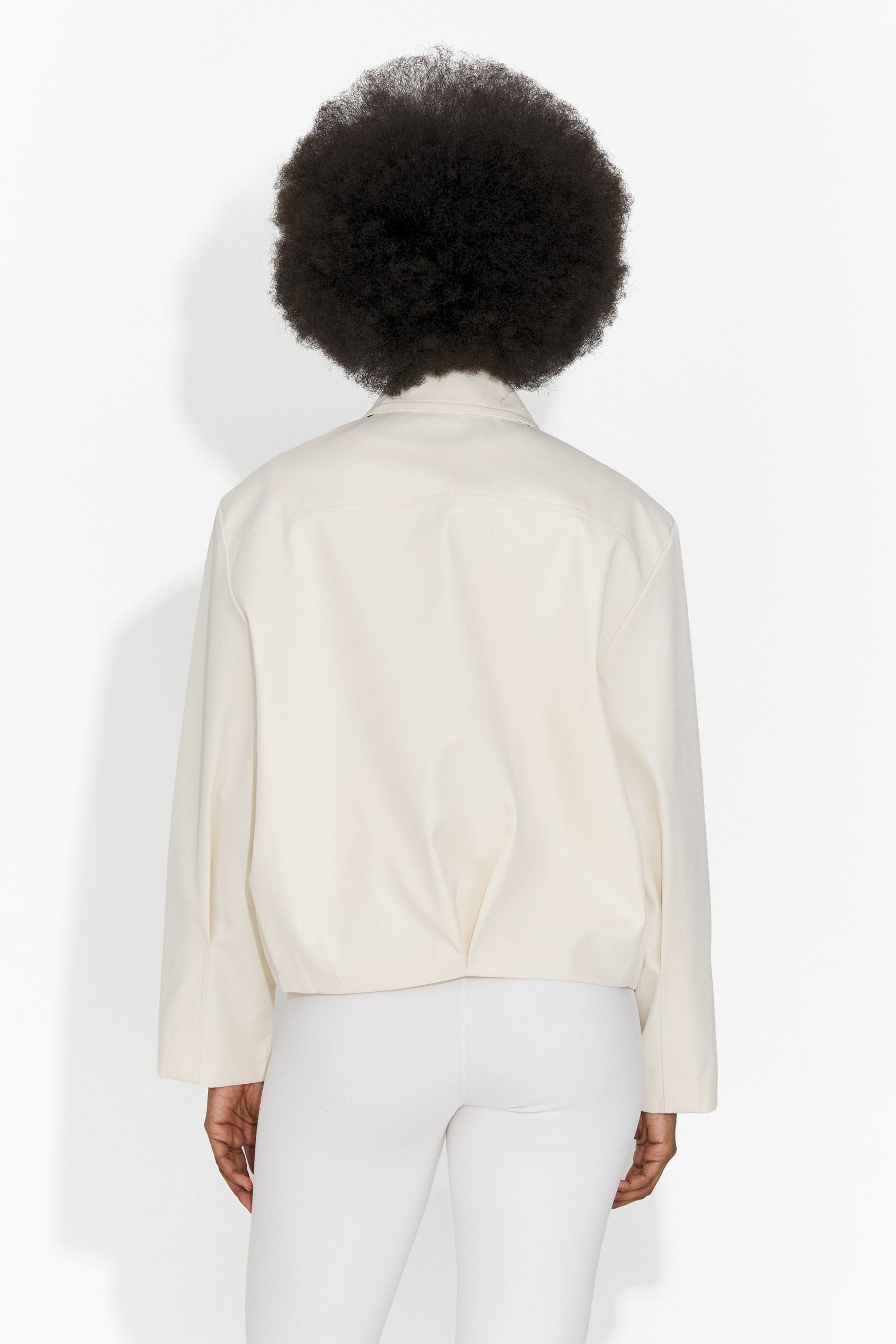 Elegante Giacca da Donna in Crema di Comino Bogas