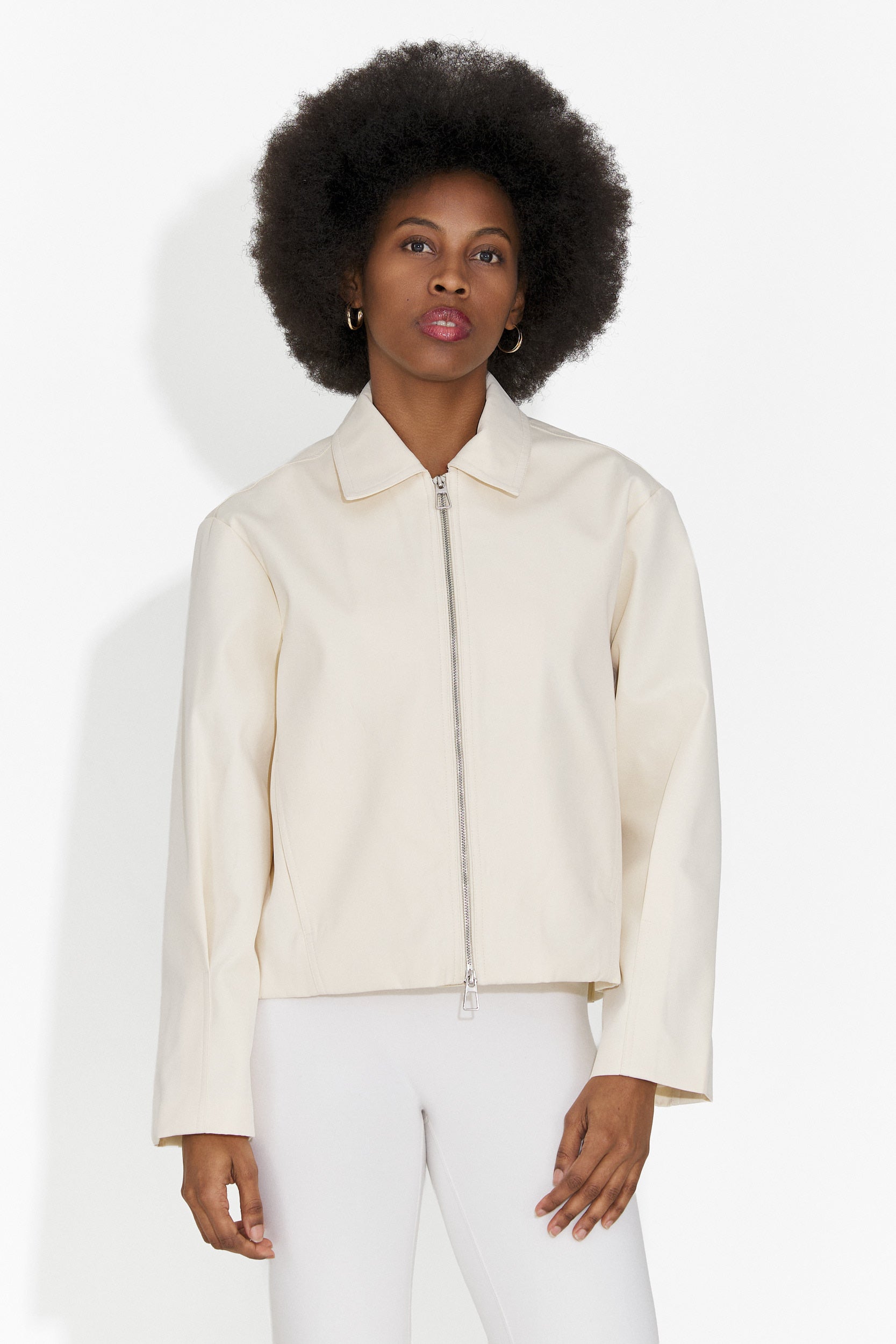 Elegante Giacca da Donna in Crema di Comino Bogas