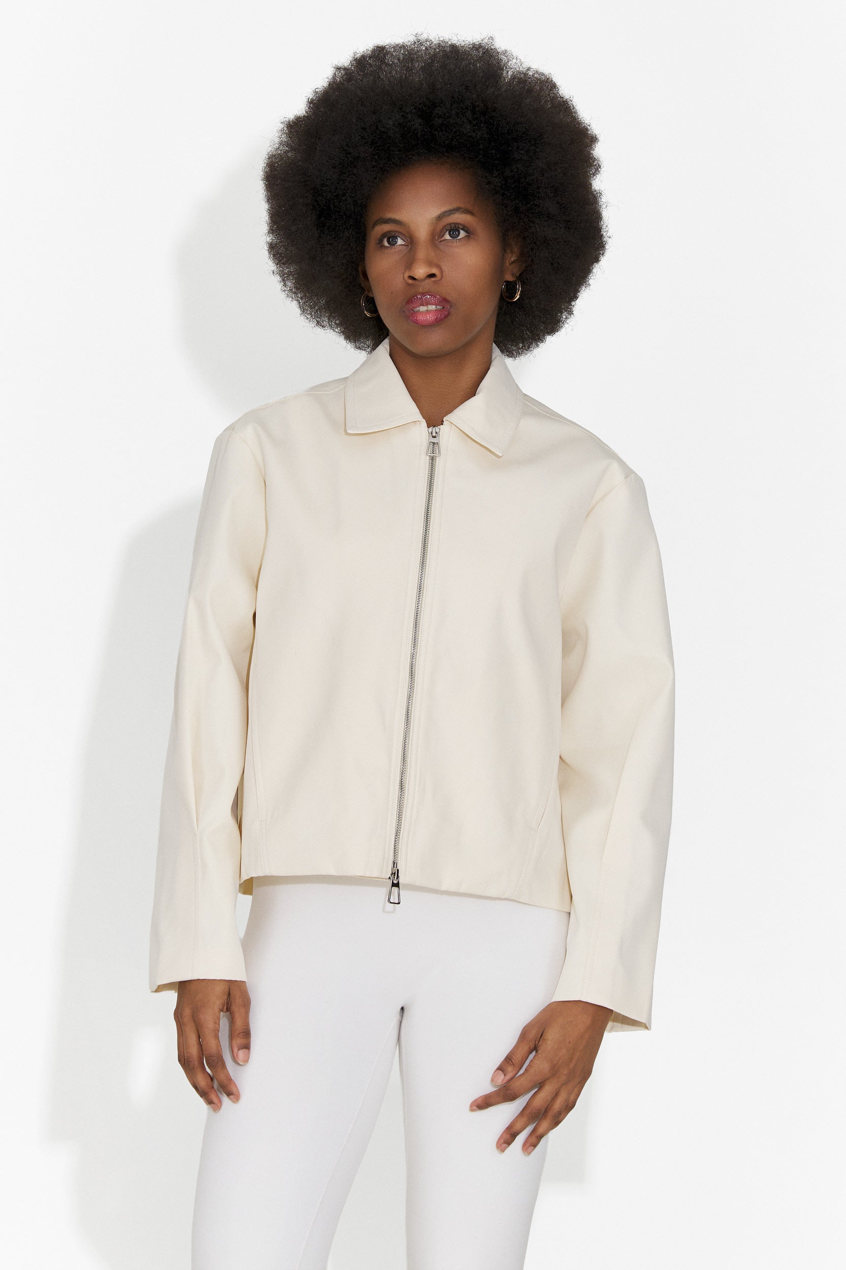 Elegante Giacca da Donna in Crema di Comino Bogas