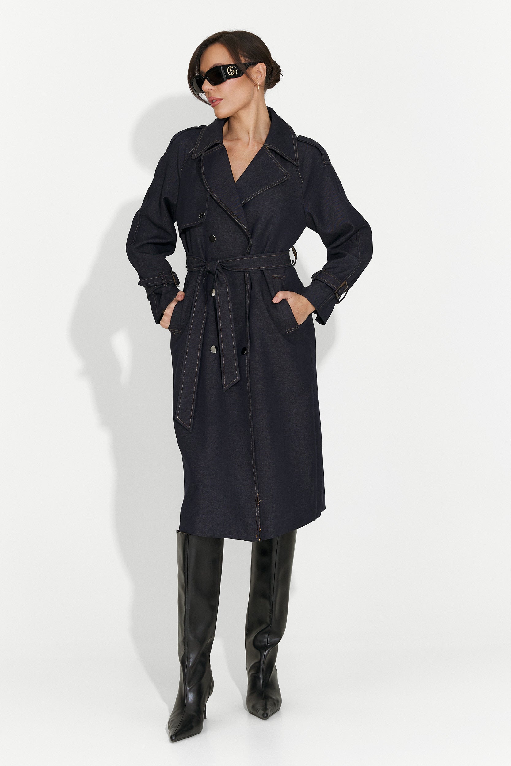 Elegante cappotto da donna blu navy di Nuvia Bogas