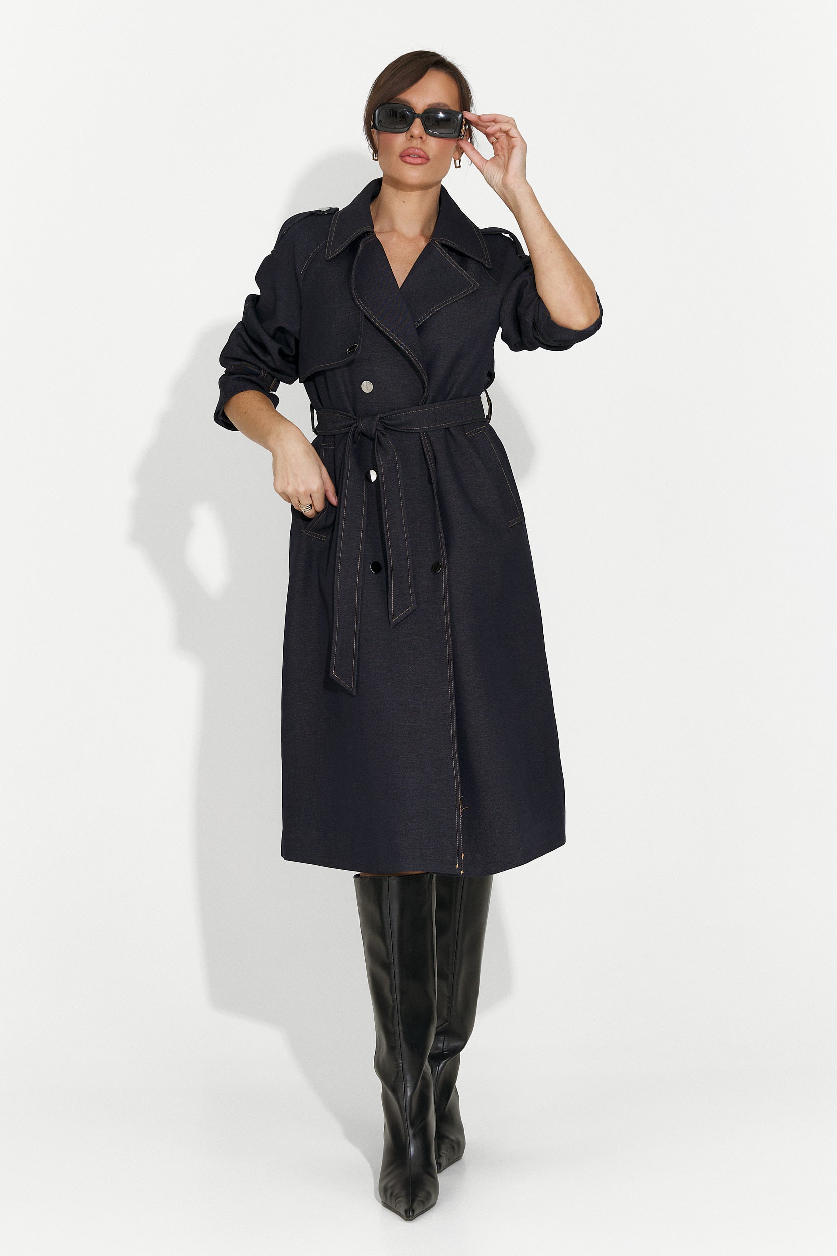 Elegante cappotto da donna blu navy di Nuvia Bogas