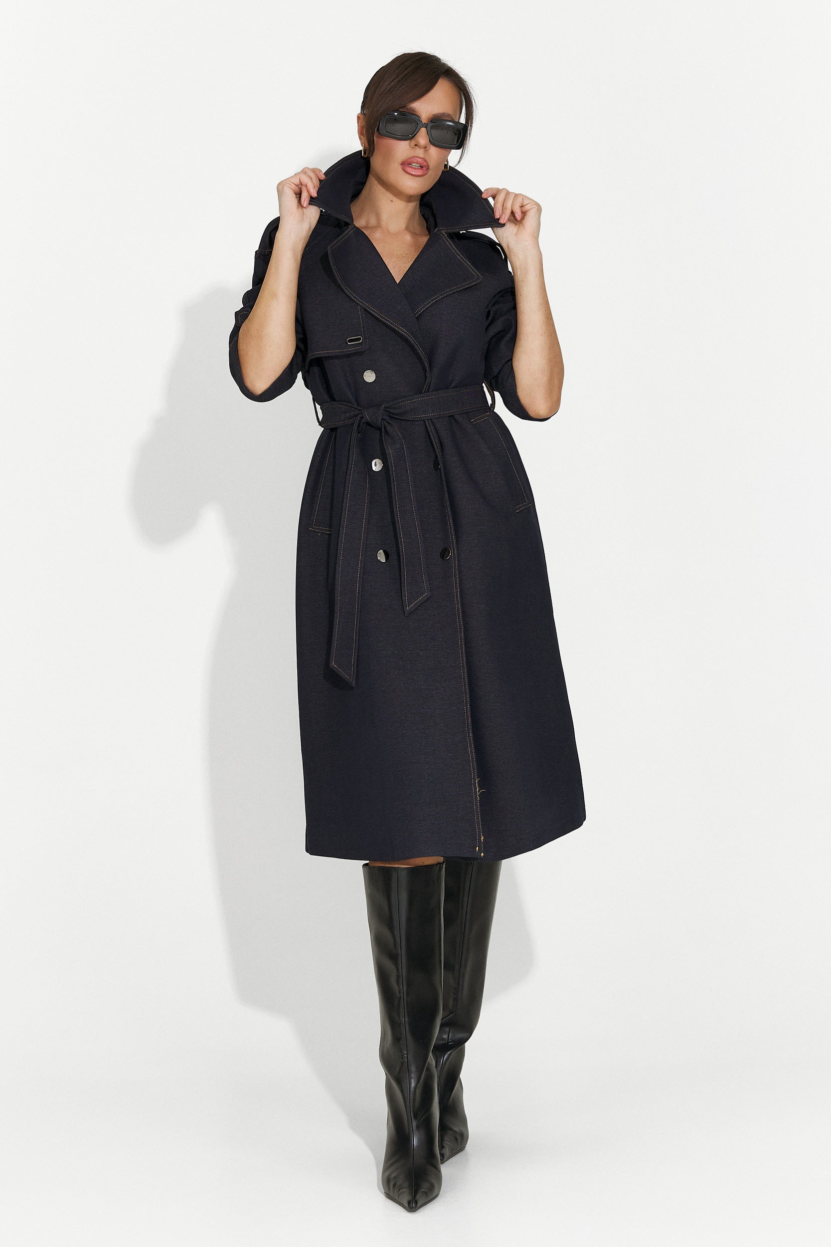 Elegante cappotto da donna blu navy di Nuvia Bogas