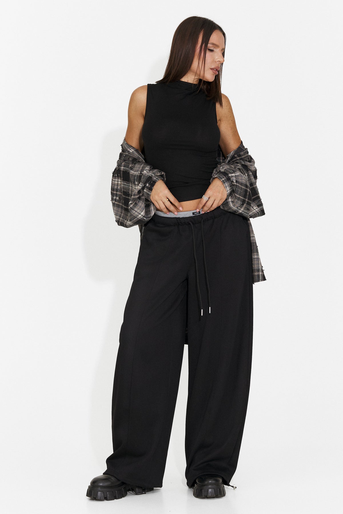 Pantaloni casual negri Velucnira Bogas