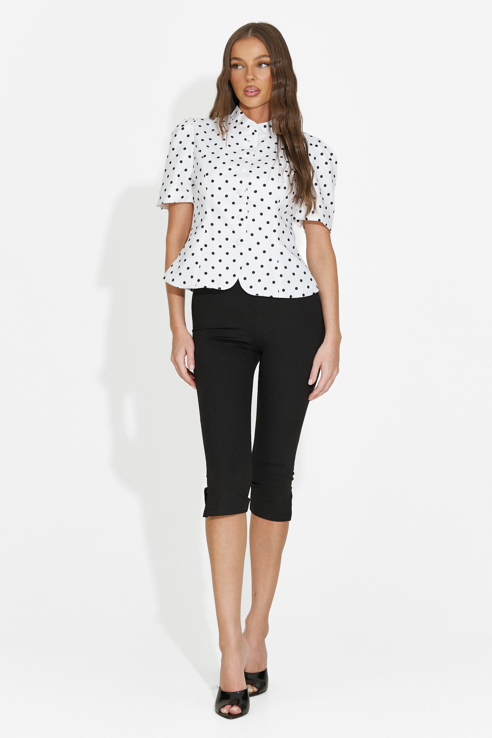 Pantaloni donna capri neri Nedenia Bogas