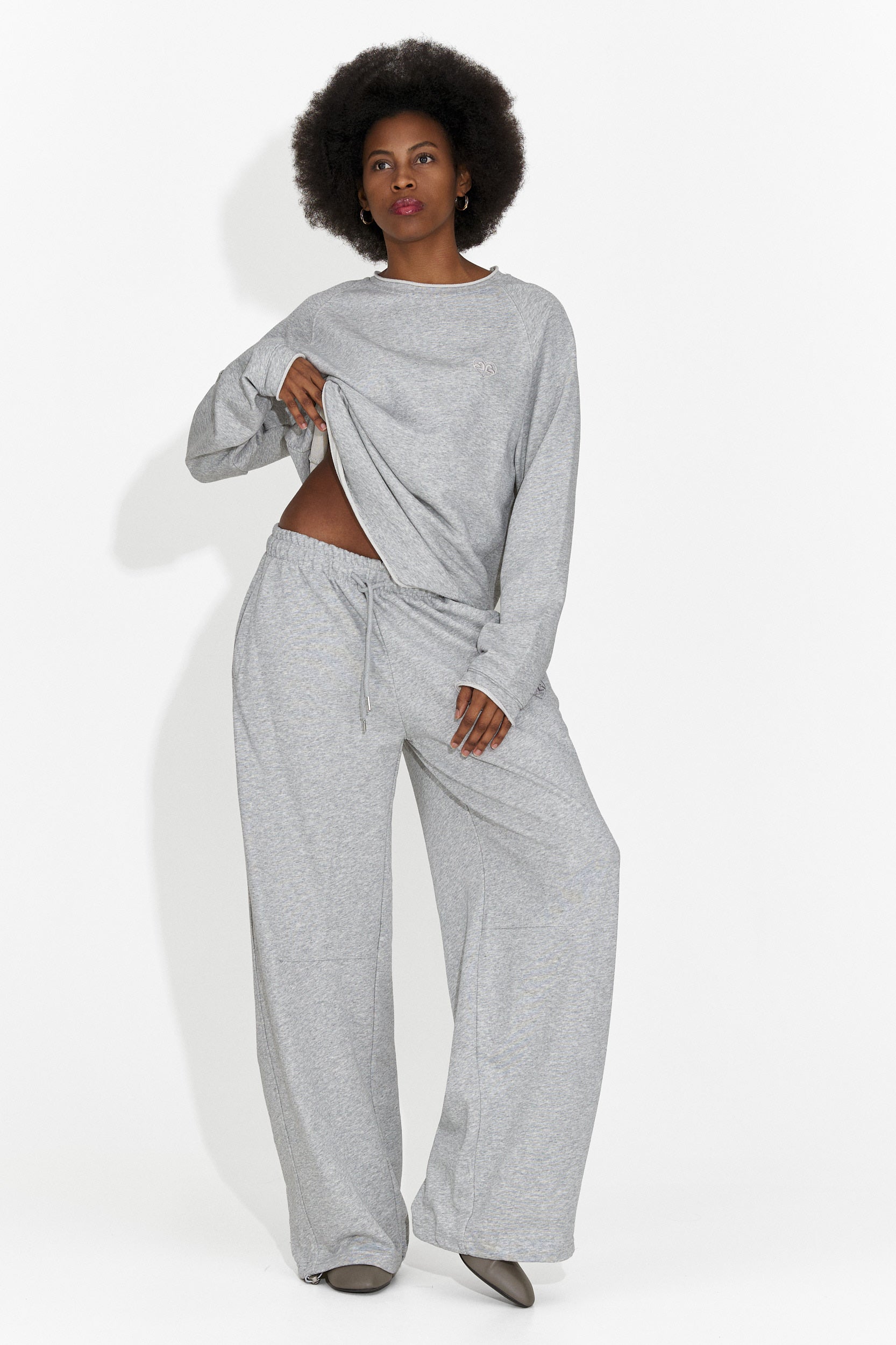 Pantaloni Casual Grigi da Donna di Romela Bogas