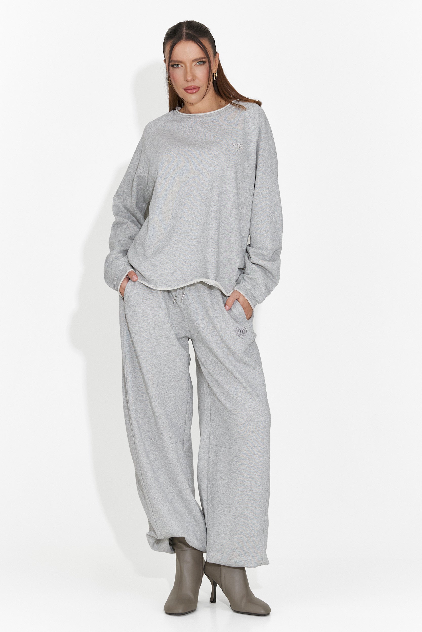 Pantaloni Casual Grigi da Donna di Romela Bogas