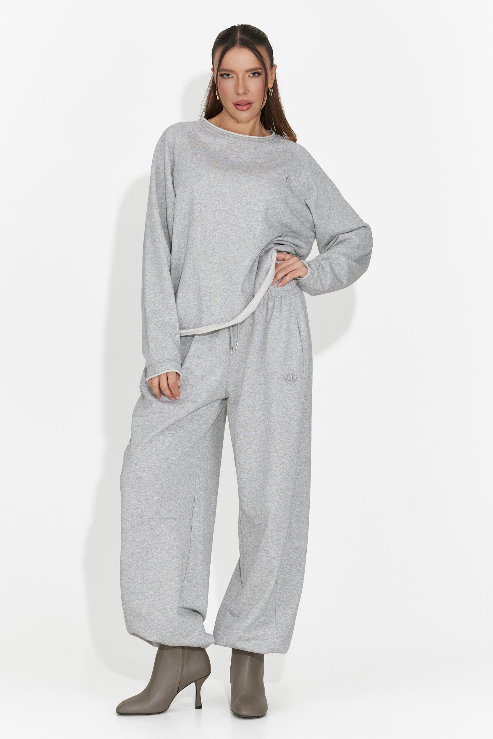 Pantaloni Casual Grigi da Donna di Romela Bogas