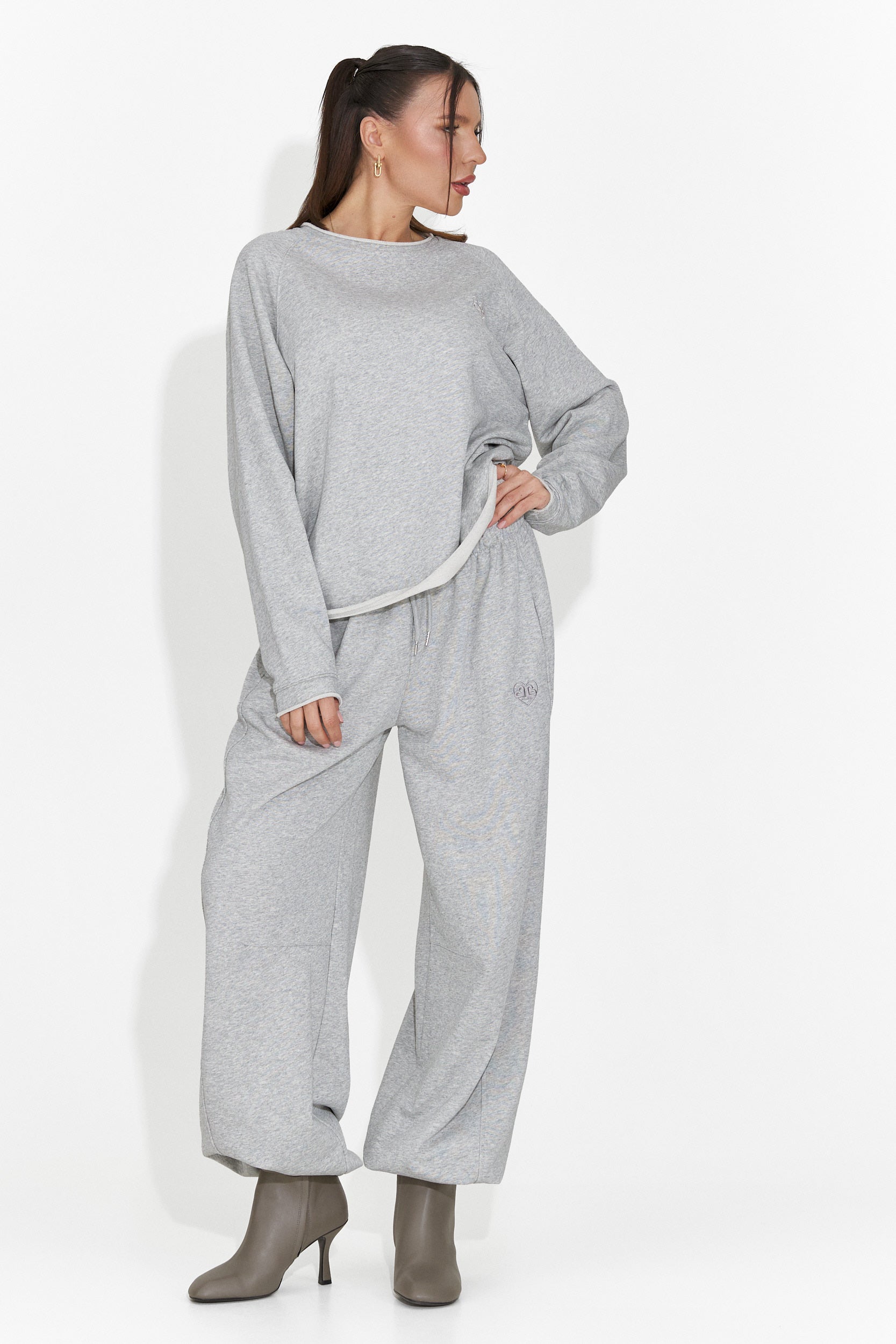 Pantaloni Casual Grigi da Donna di Romela Bogas