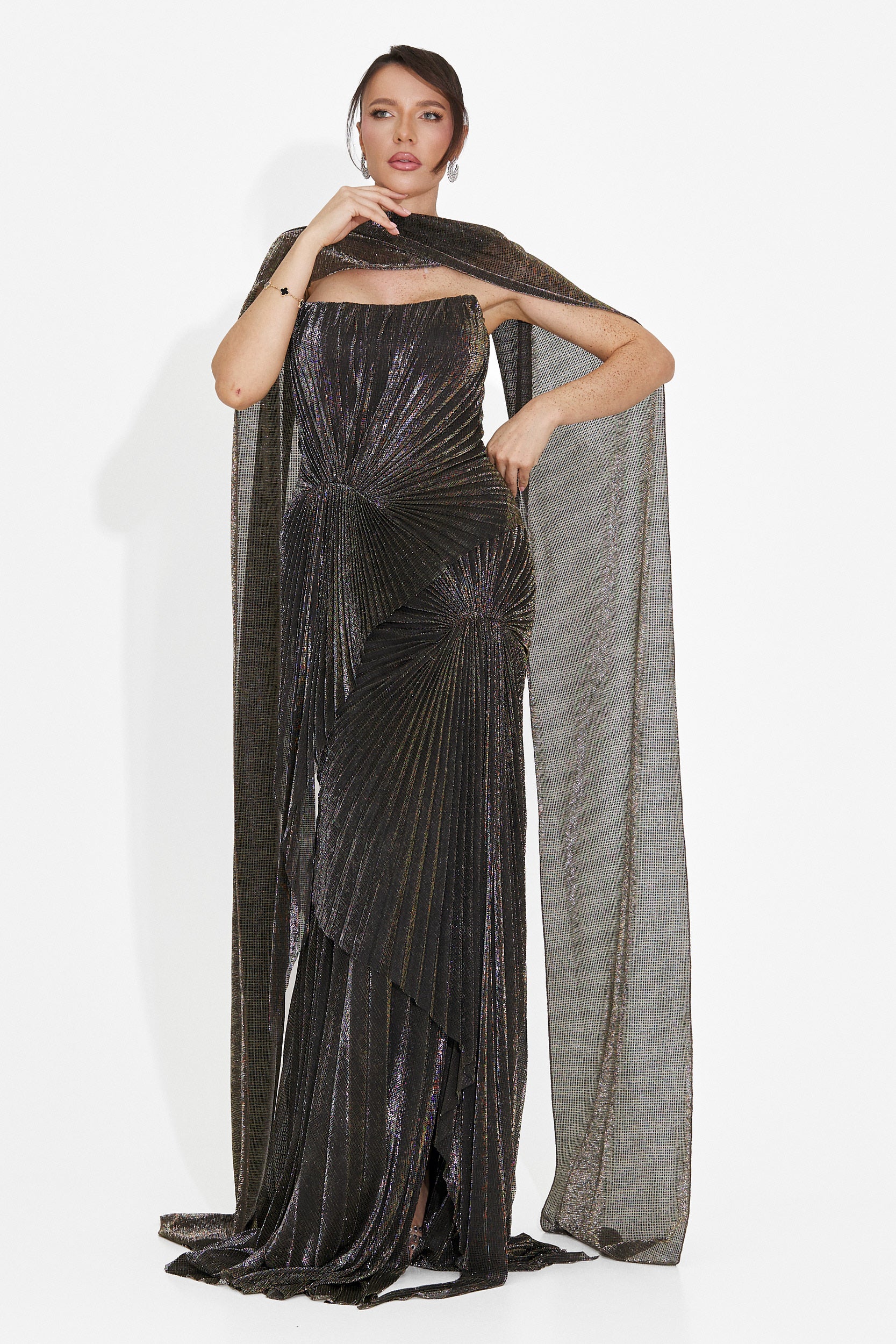 Lungo Vestito Dorato da Donna di Veriona Bogas
