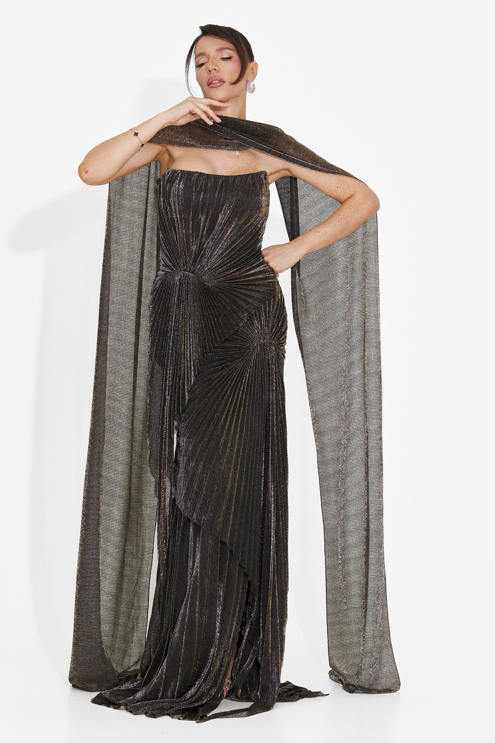 Lungo Vestito Dorato da Donna di Veriona Bogas