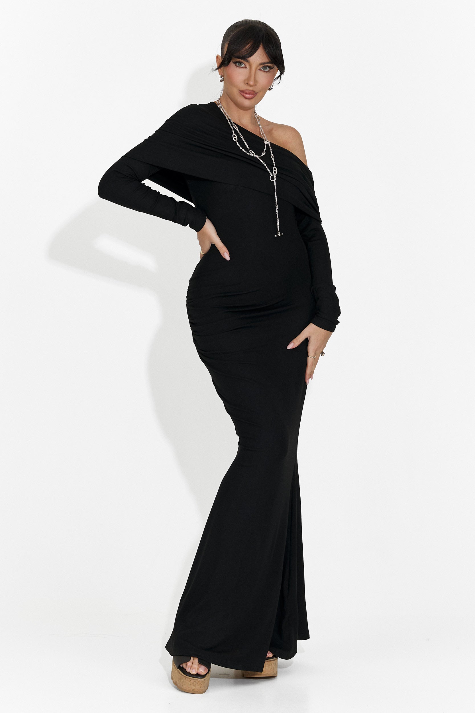 Abito Lungo Nero per Donne di Briania Bogas