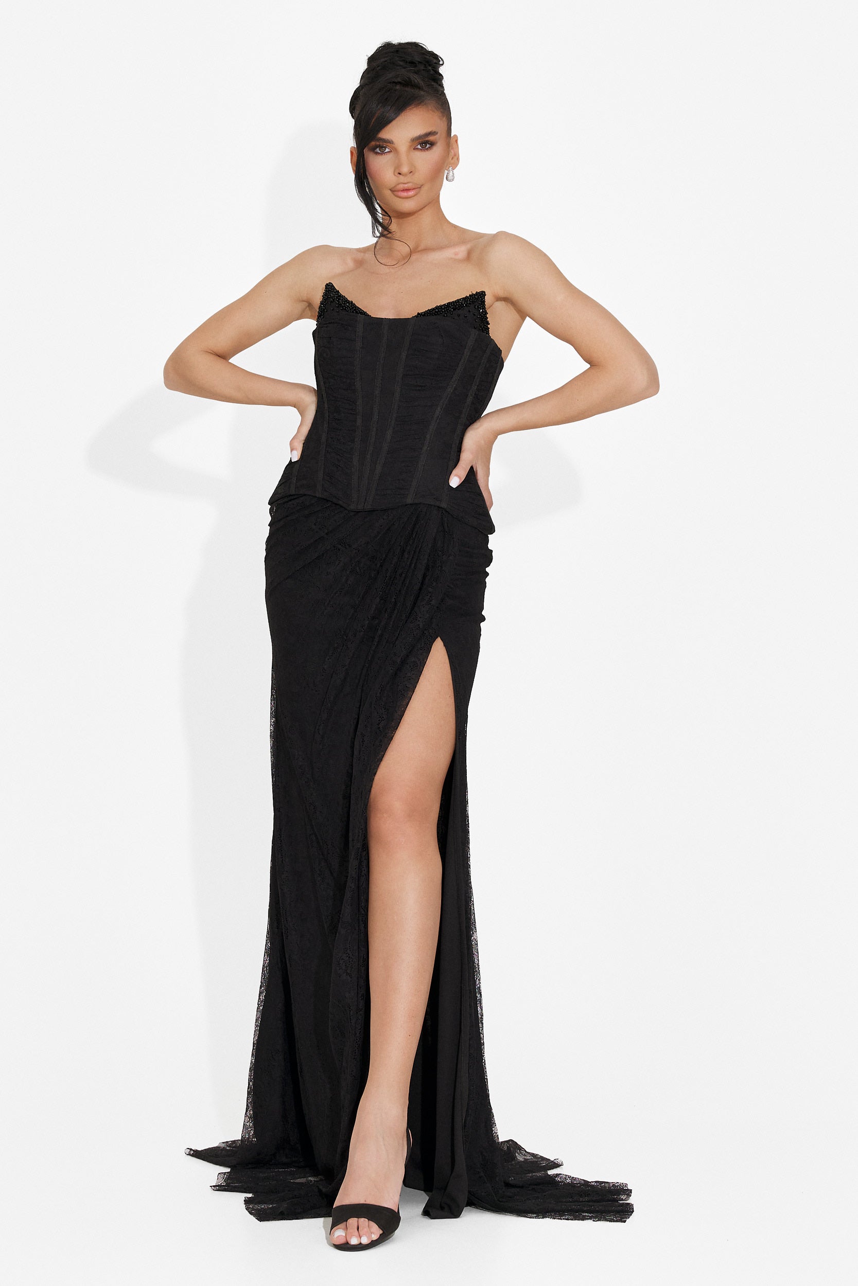 Cercando un Lungo Vestito Nero da Donna di Bogas
