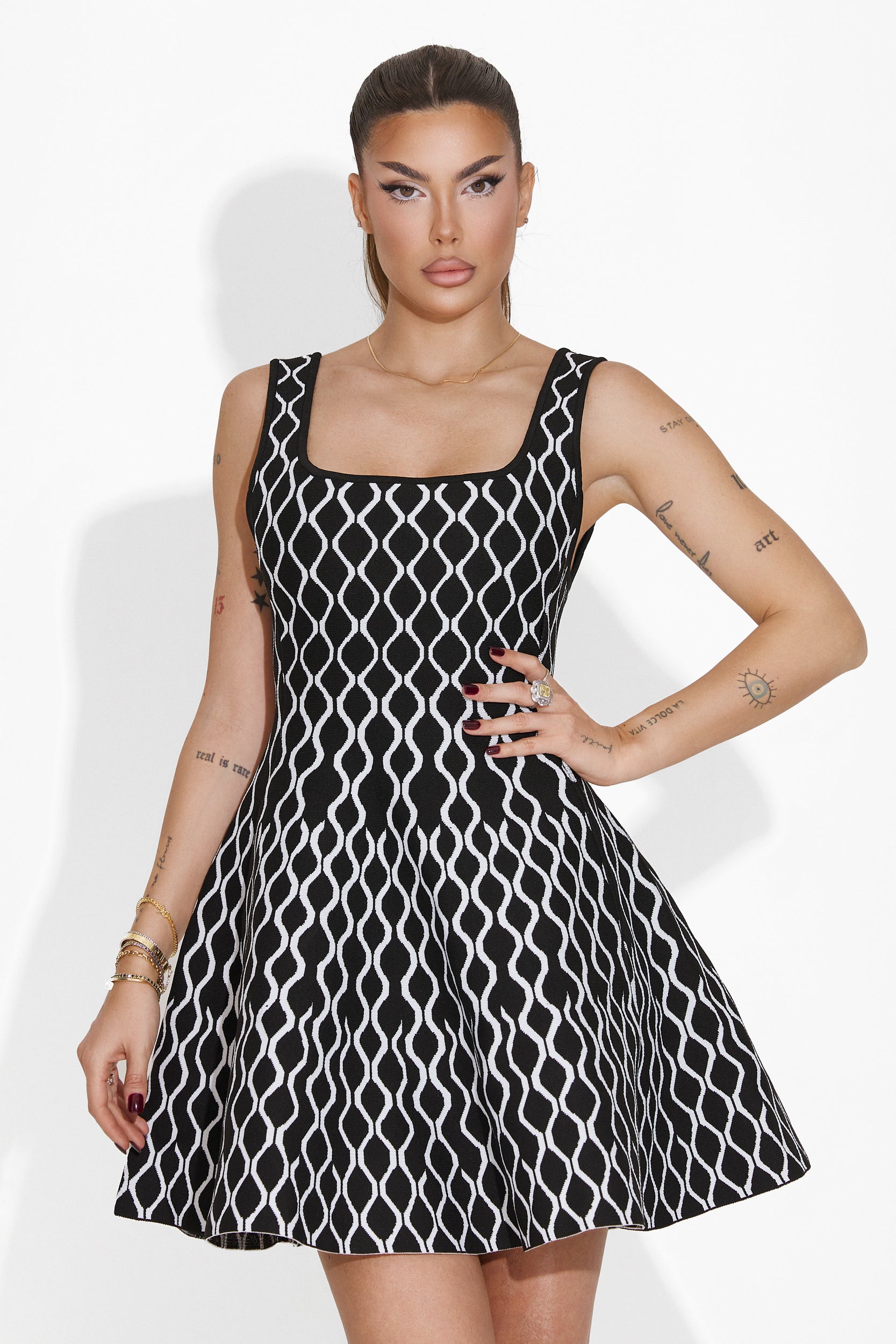 Abito corto elegante nero da donna Shirma Bogas