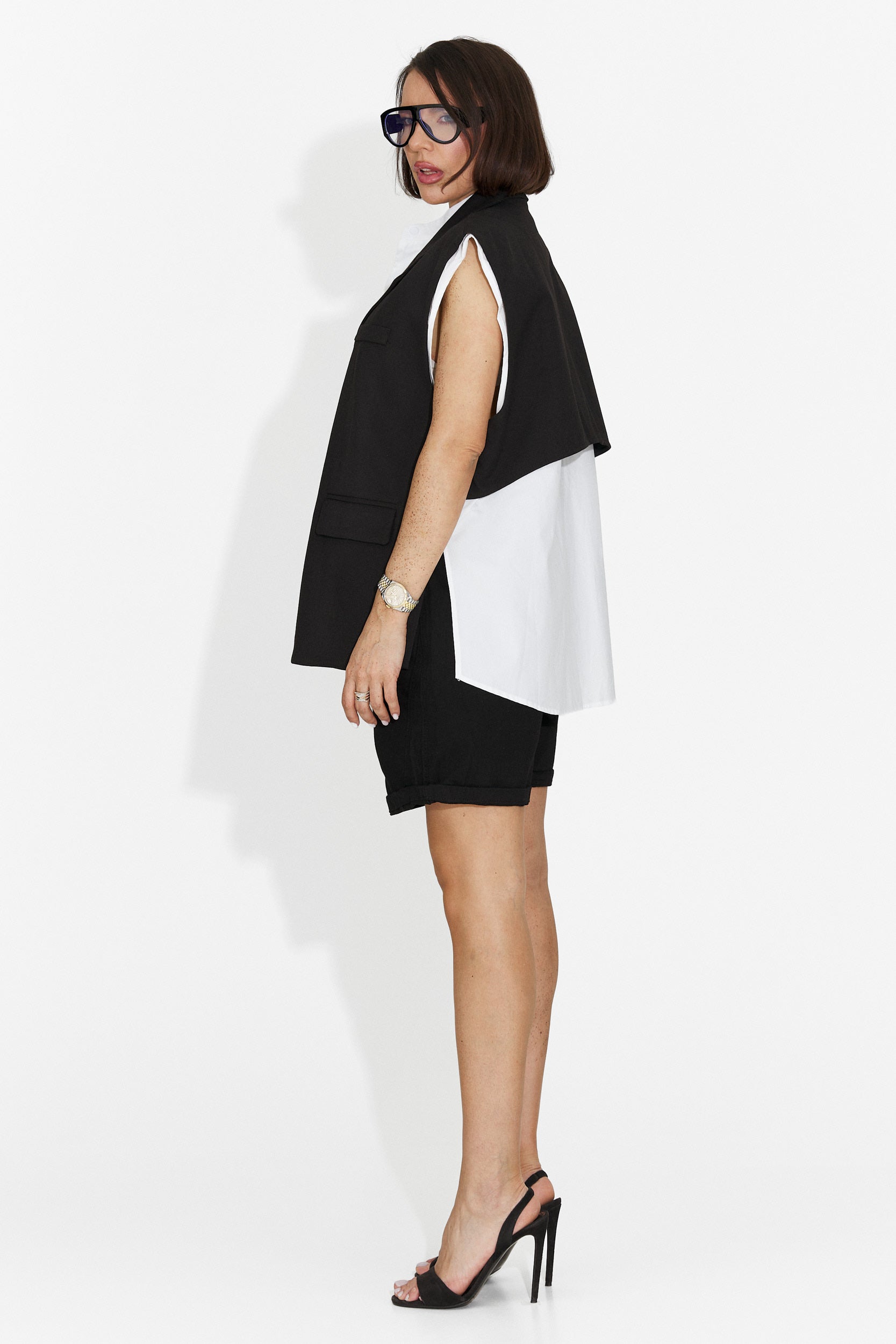 Elegante Gilet Nero da Donna di Danya Bogas