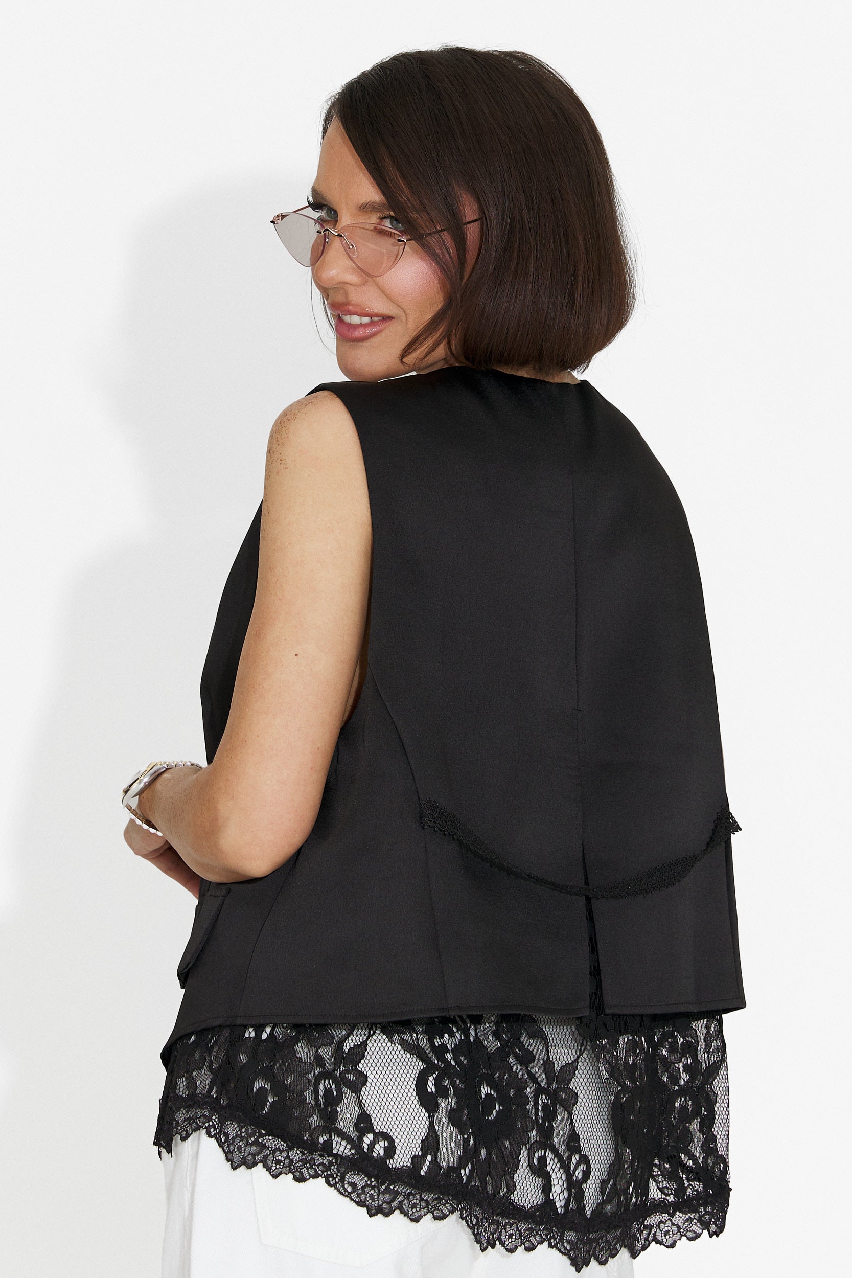 Elegante Gilet Nero da Donna di Renasa Bogas