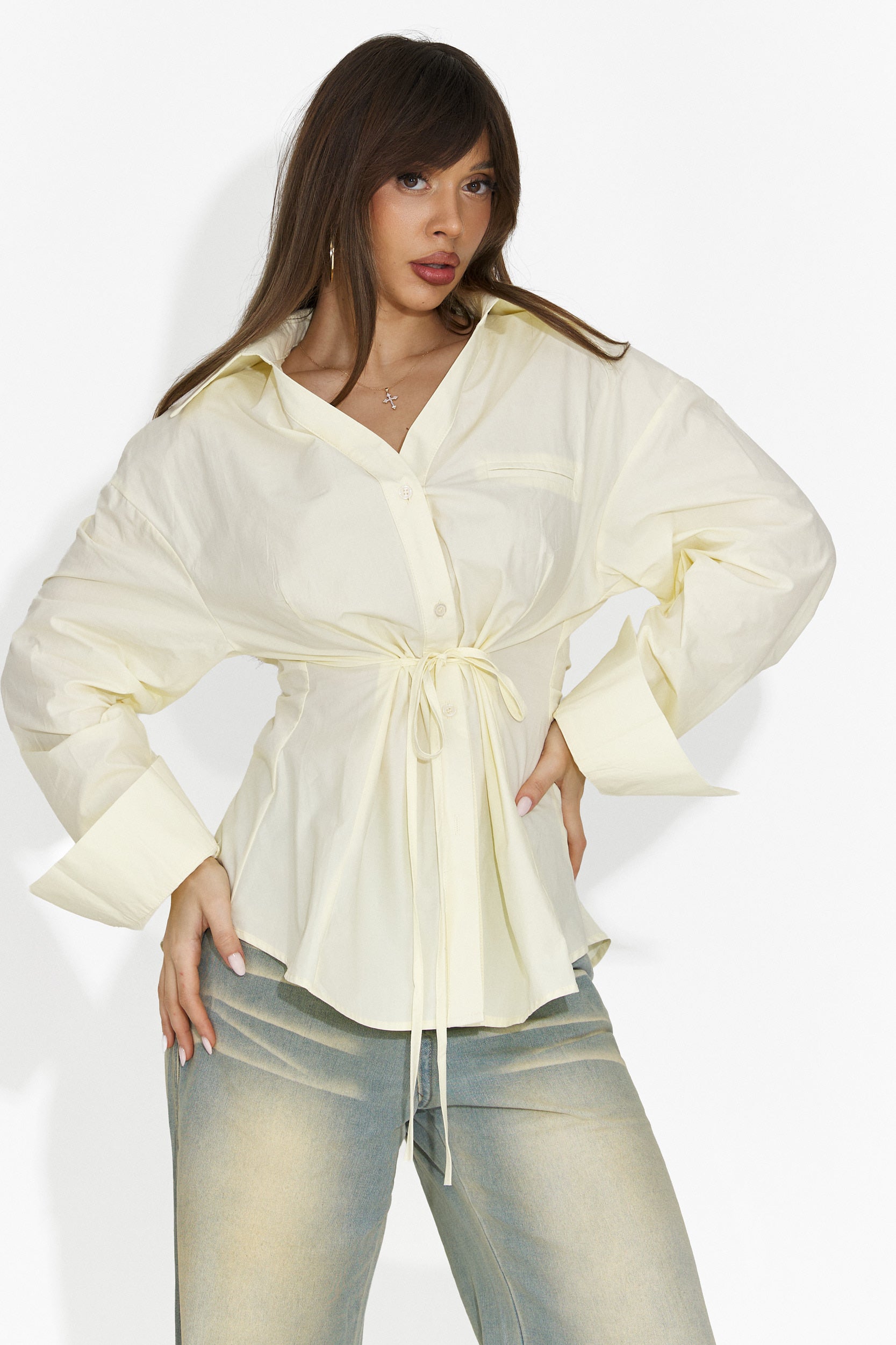 Elegante Camicia Gialla da Donna di Alesya Bogas