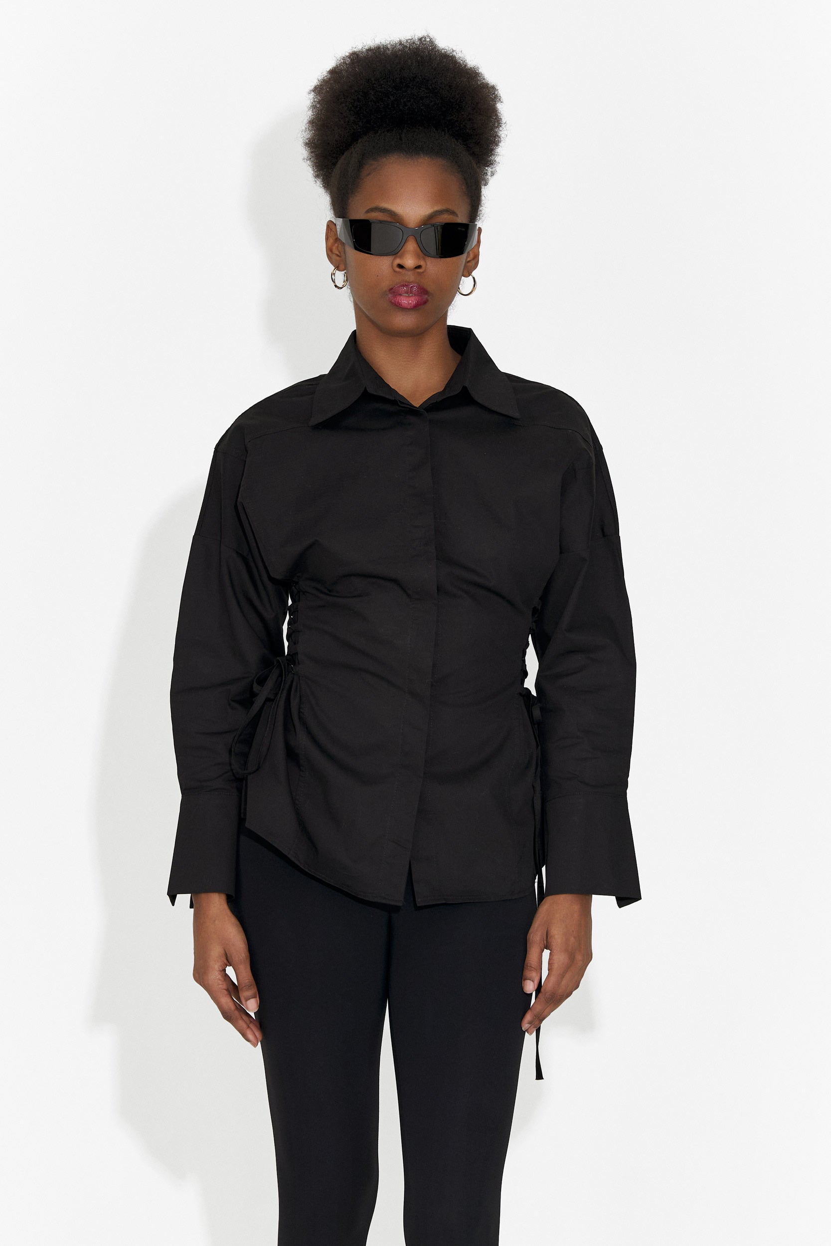 Elegante Blusa Nera da Donna di Sivelia Bogas