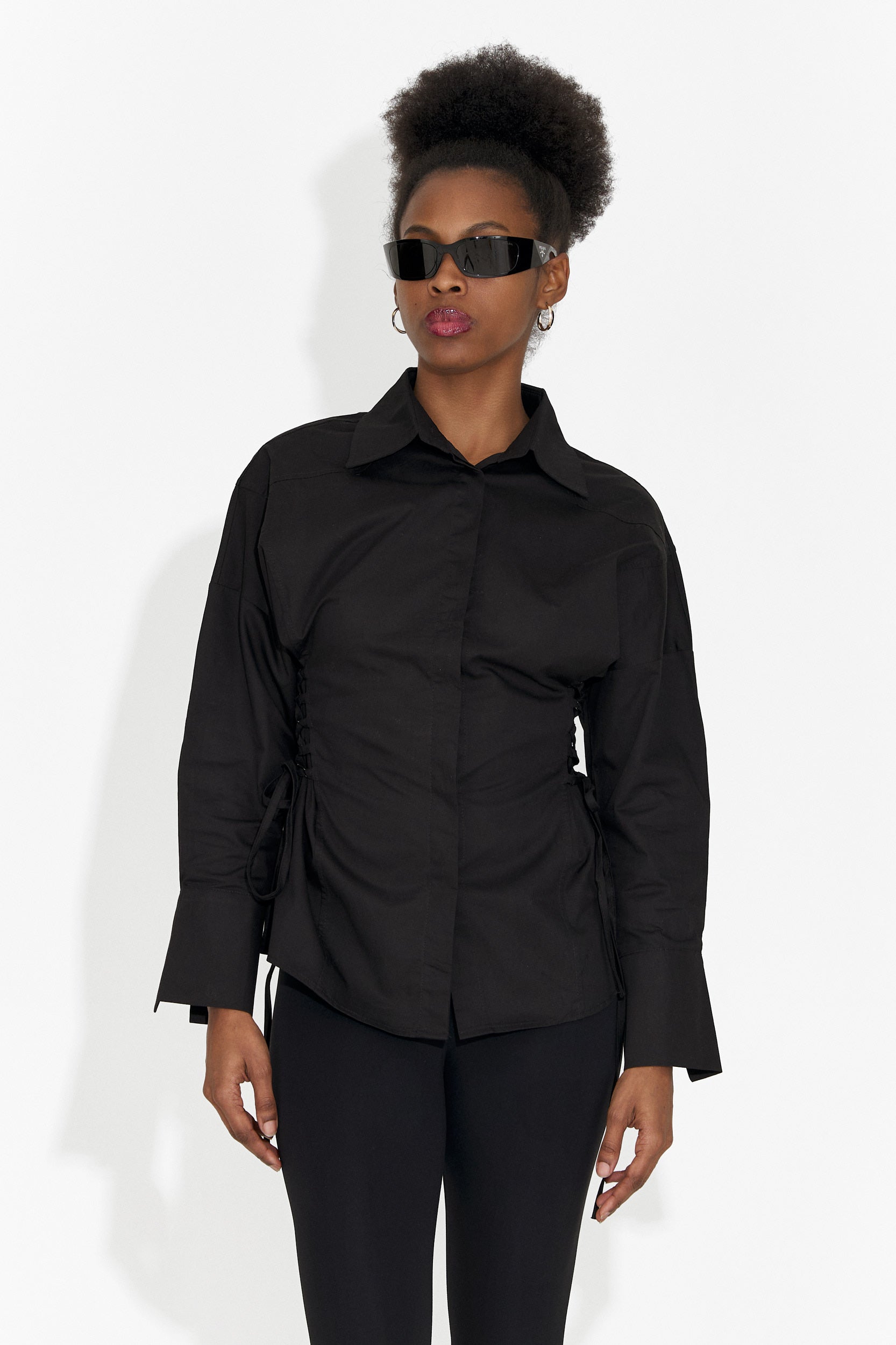 Elegante Blusa Nera da Donna di Sivelia Bogas