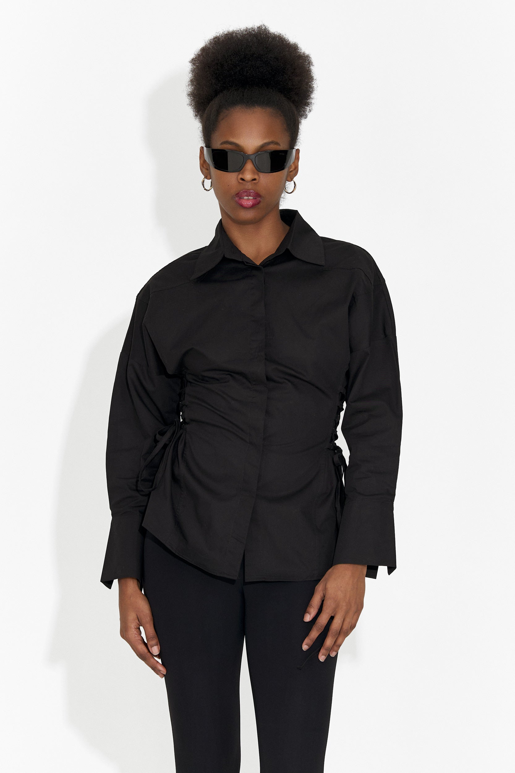 Elegante Blusa Nera da Donna di Sivelia Bogas