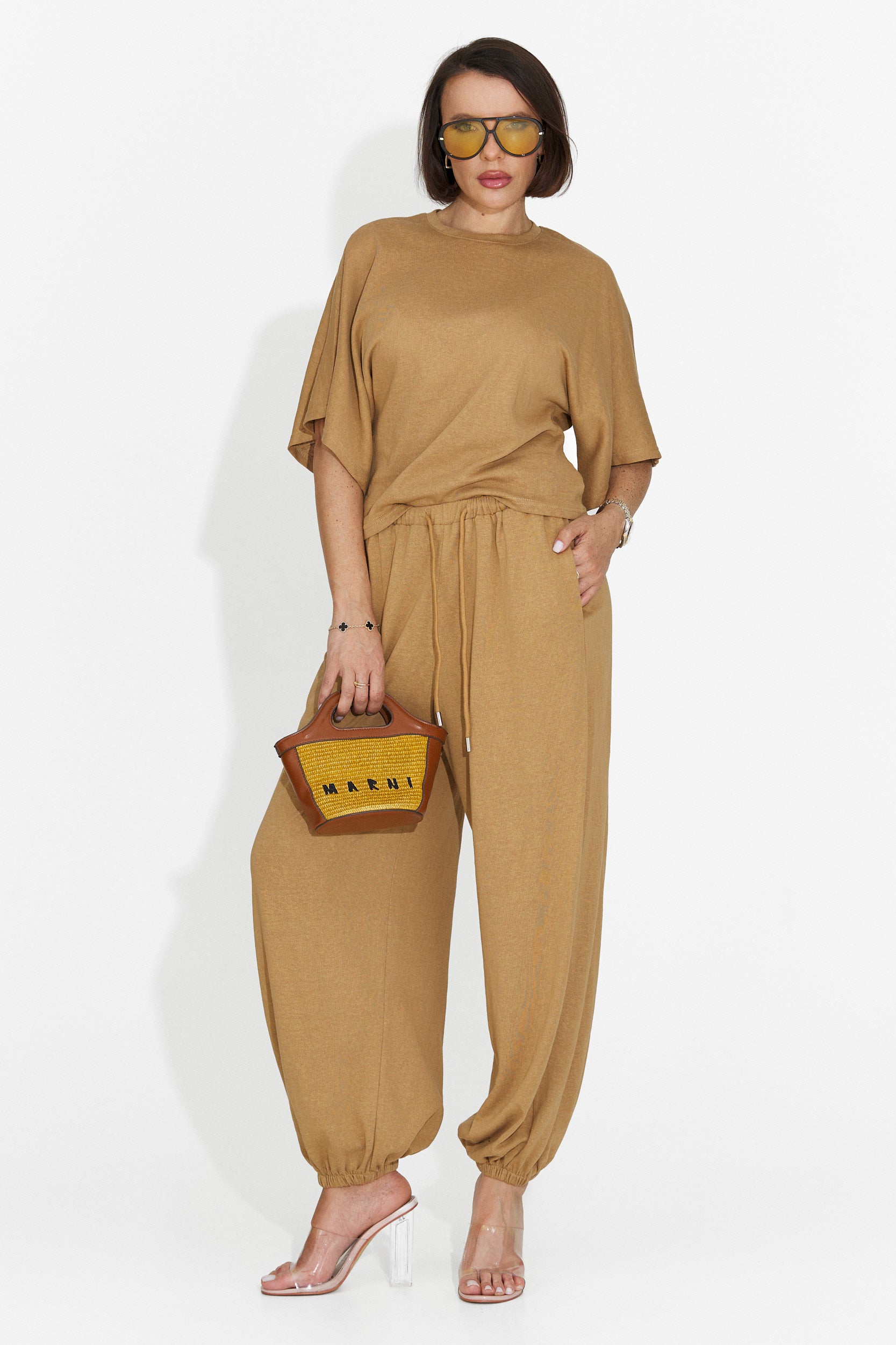 Tailleur da donna Bedya Bogas con pantaloni marroni