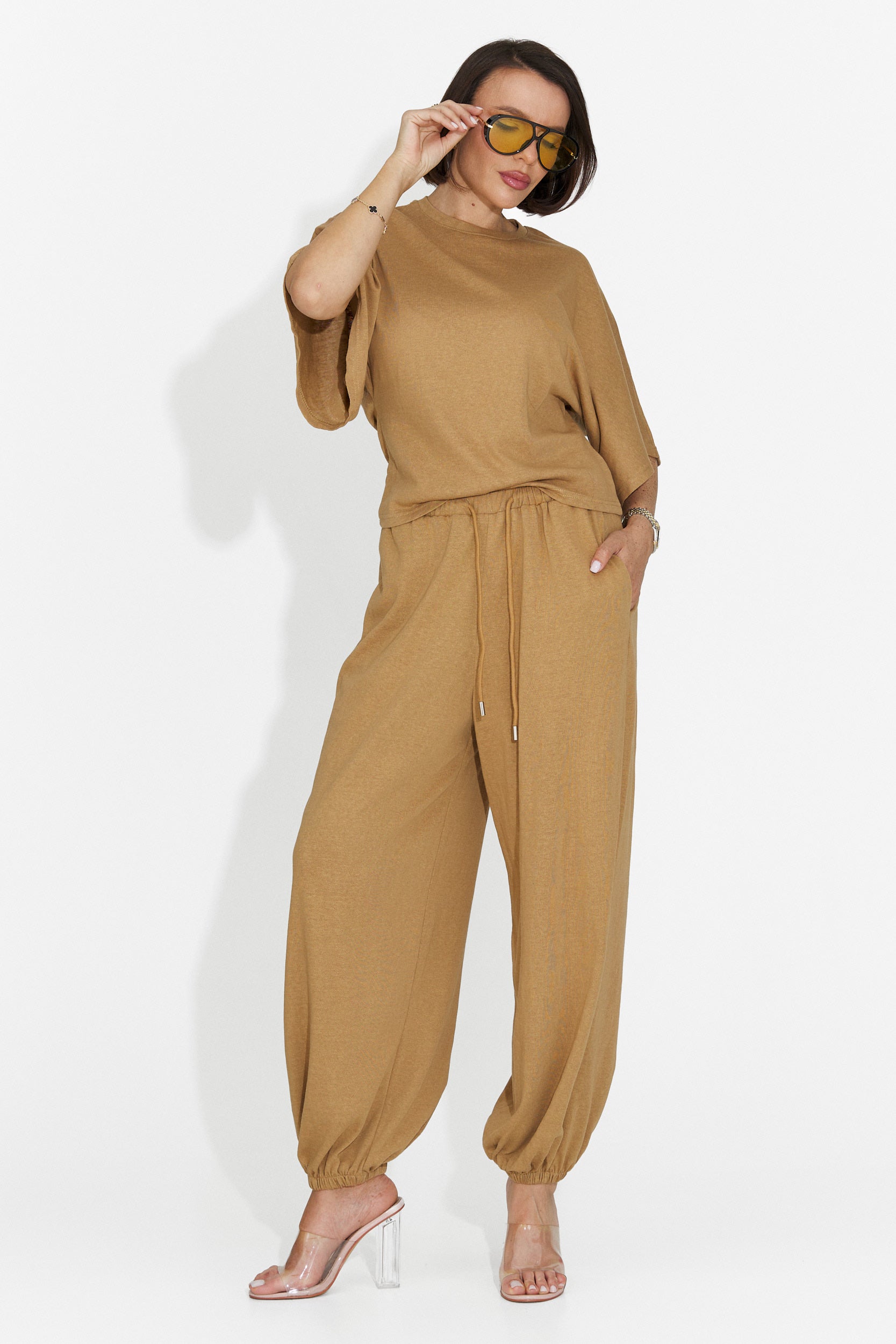 Tailleur da donna Bedya Bogas con pantaloni marroni