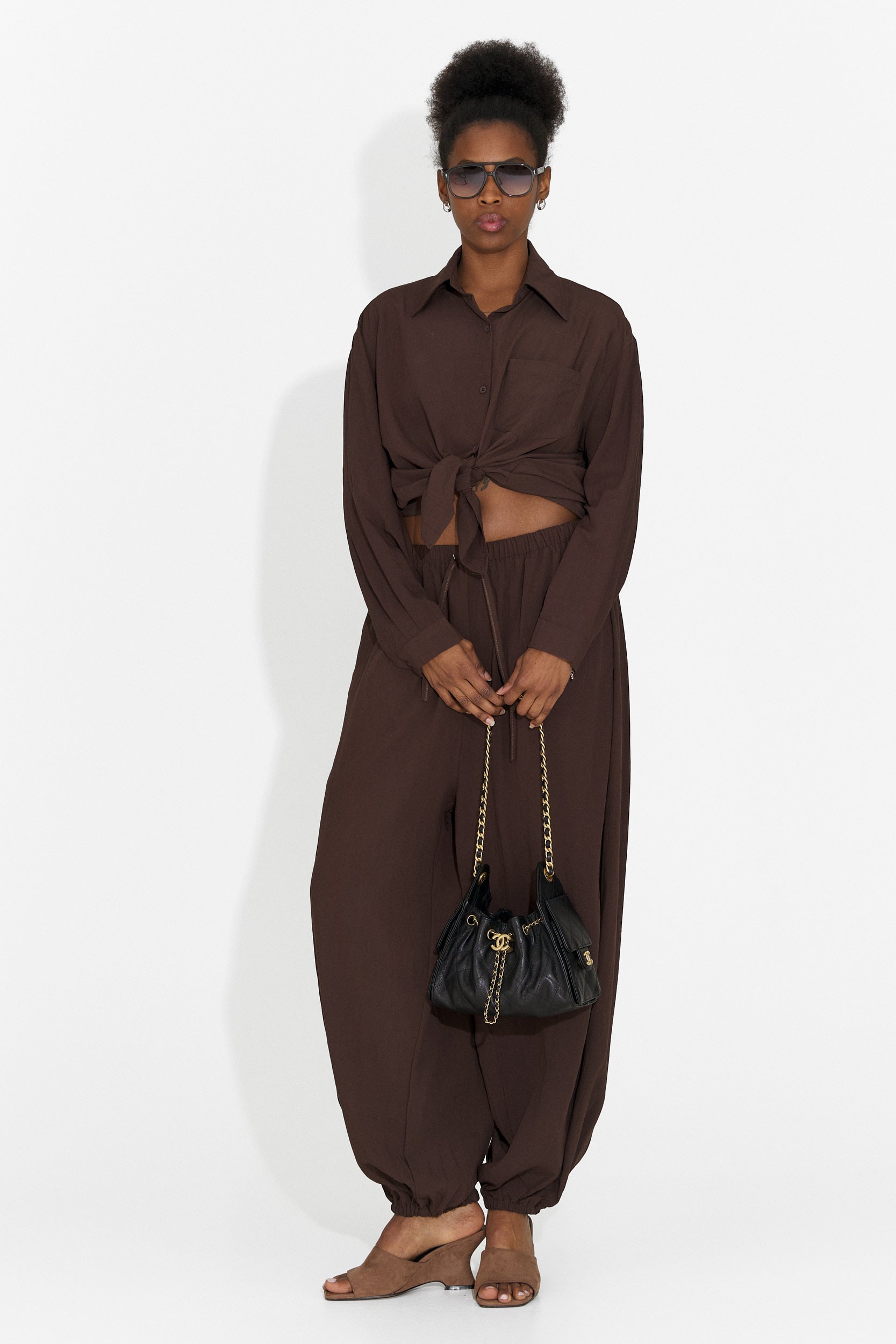 Tailleur da donna Kadea Bogas con pantaloni marroni