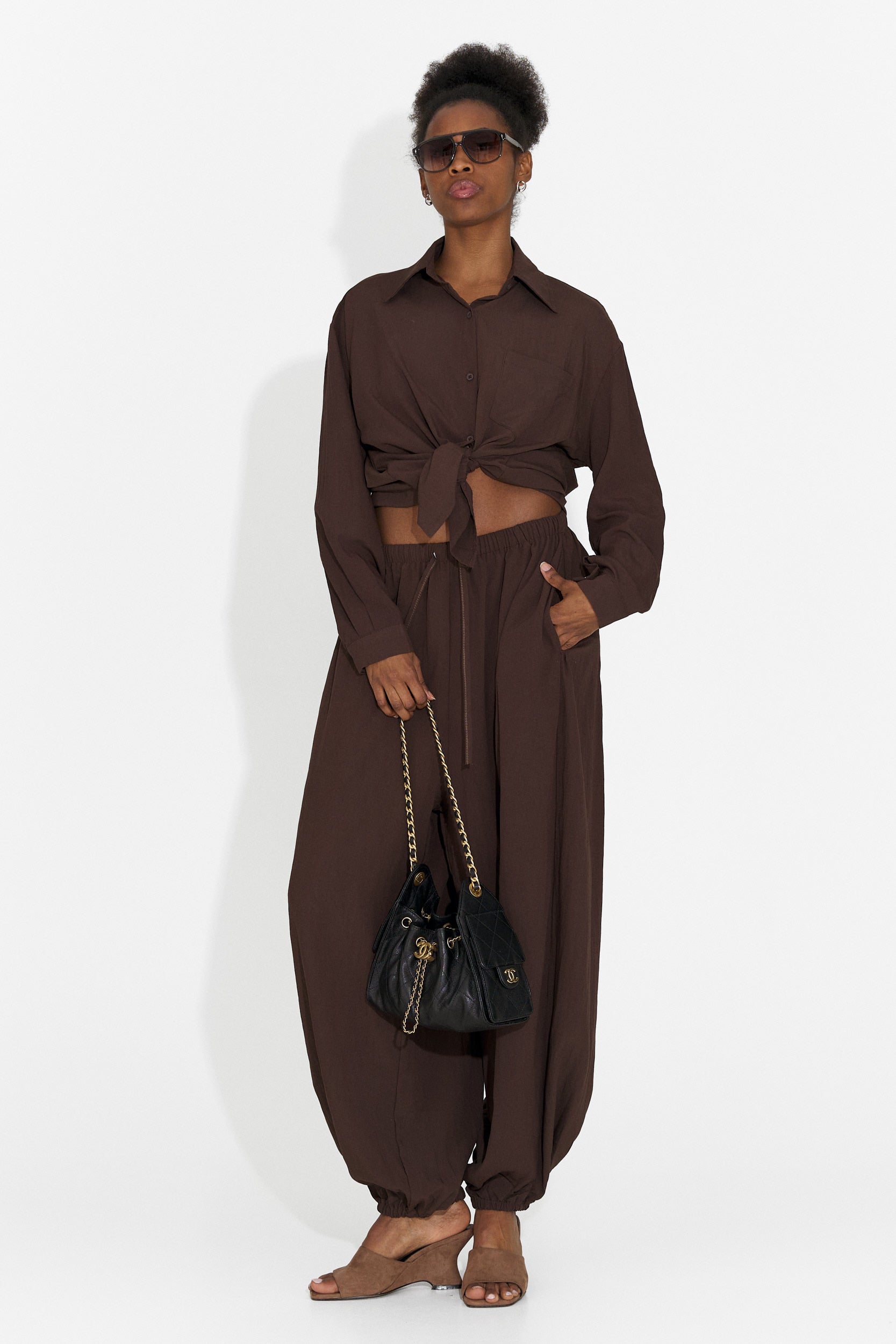 Tailleur da donna Kadea Bogas con pantaloni marroni