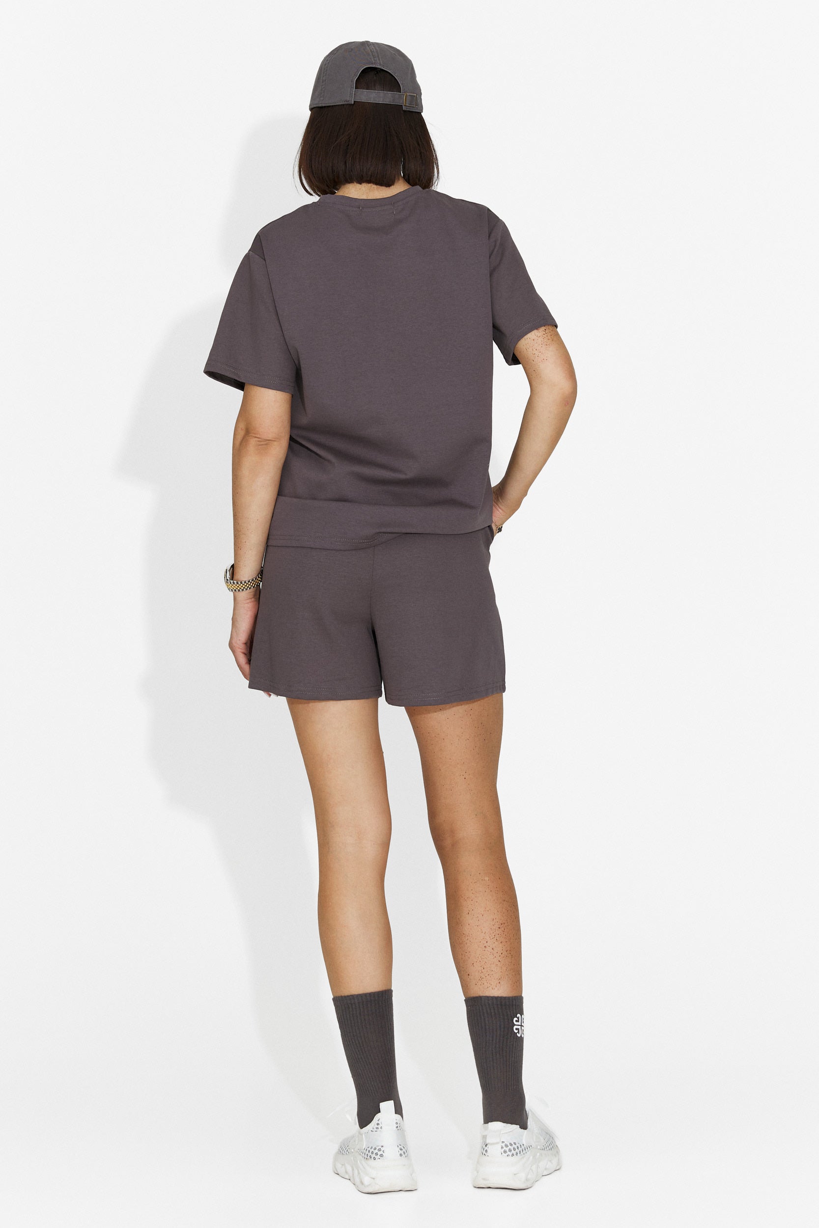 Set da donna Alesanda Bogas con pantaloncini grigi