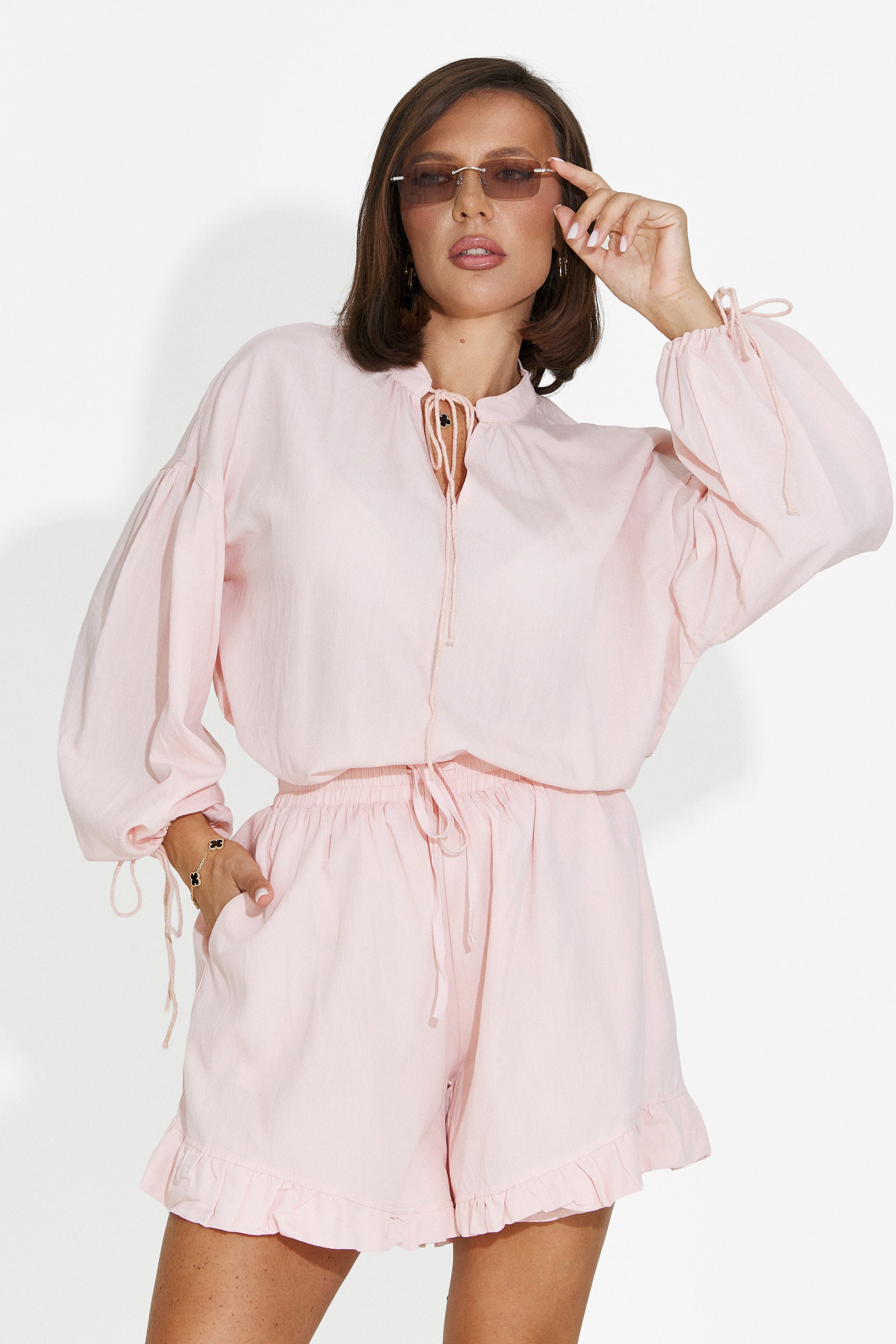 Set da Donna di Ruxanda Bogas con Shorts Rosa