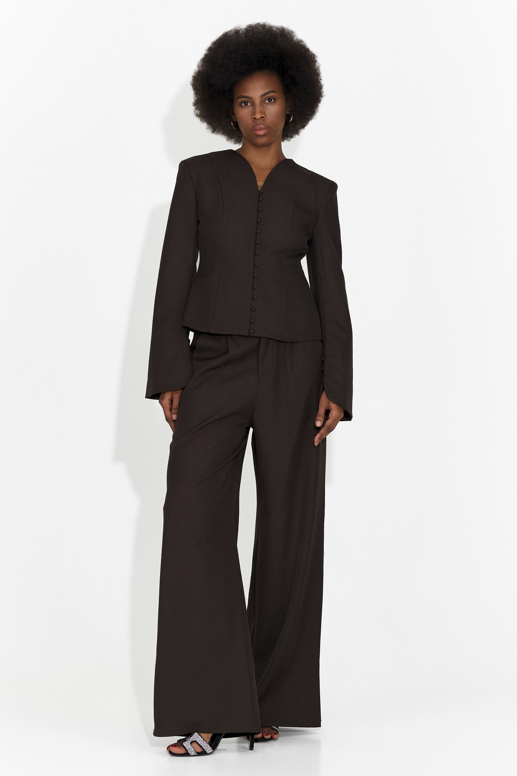 Elegante Completo Nero con Pantaloni di Jayne Bogas