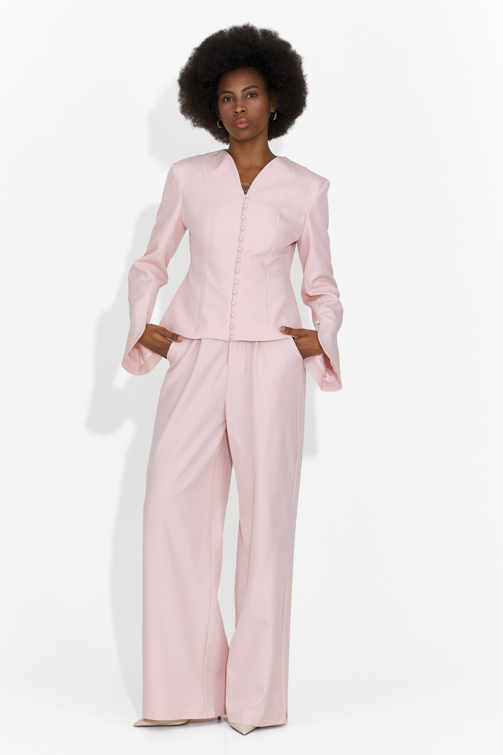 Elegante Completo Rosa con Pantaloni di Jayne Bogas
