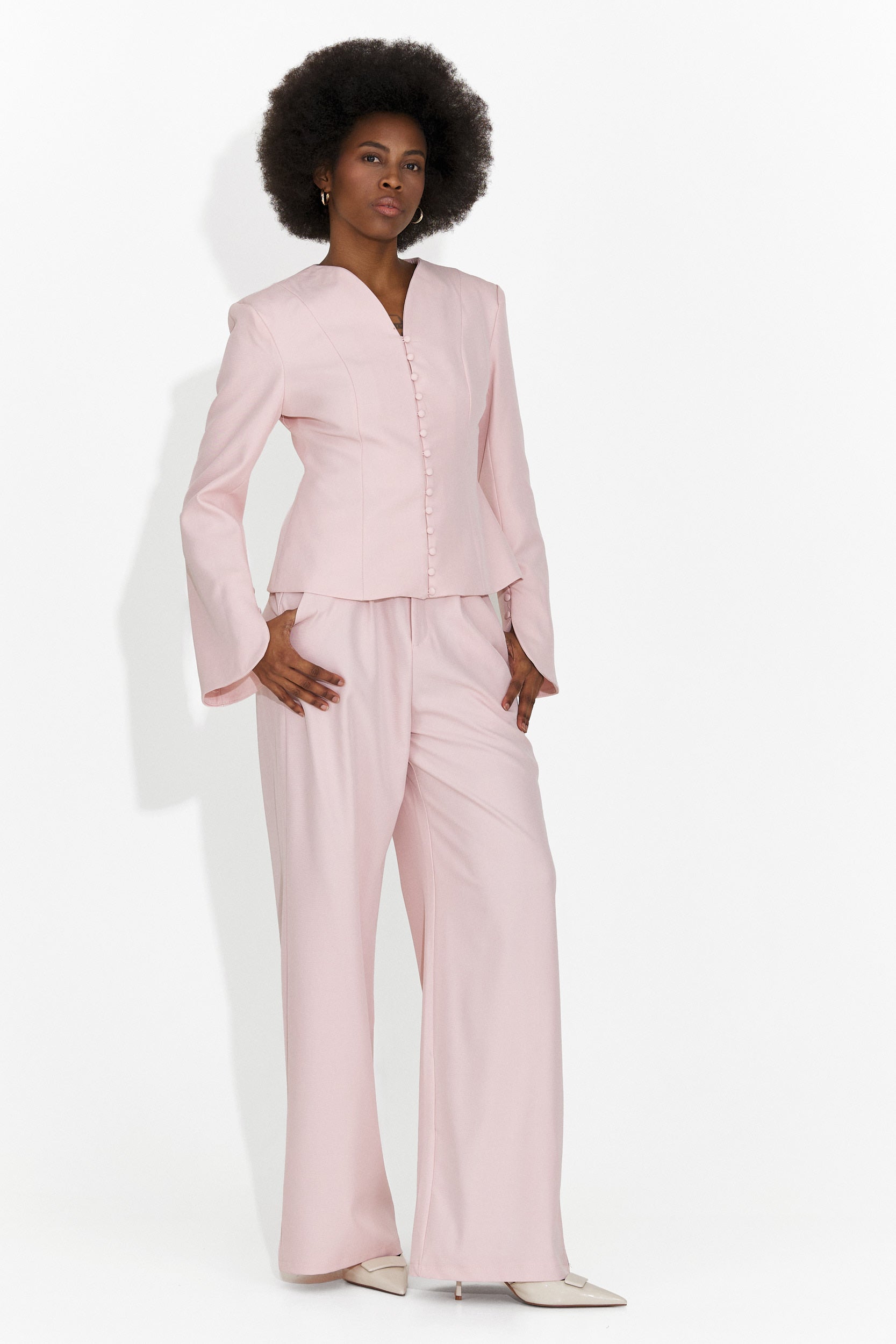 Elegante Completo Rosa con Pantaloni di Jayne Bogas