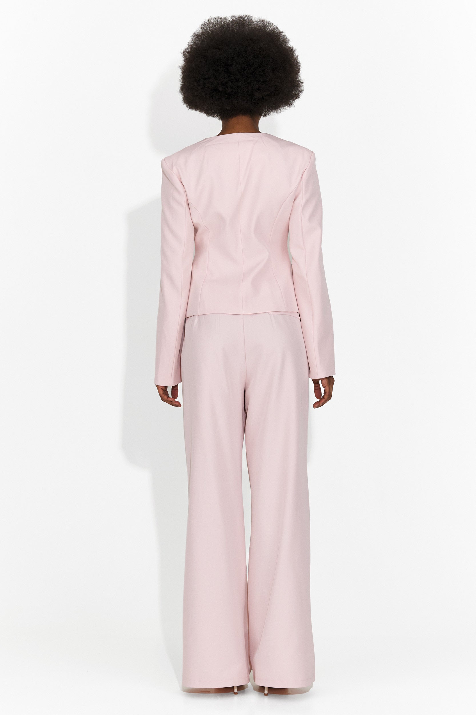 Elegante Completo Rosa con Pantaloni di Jayne Bogas