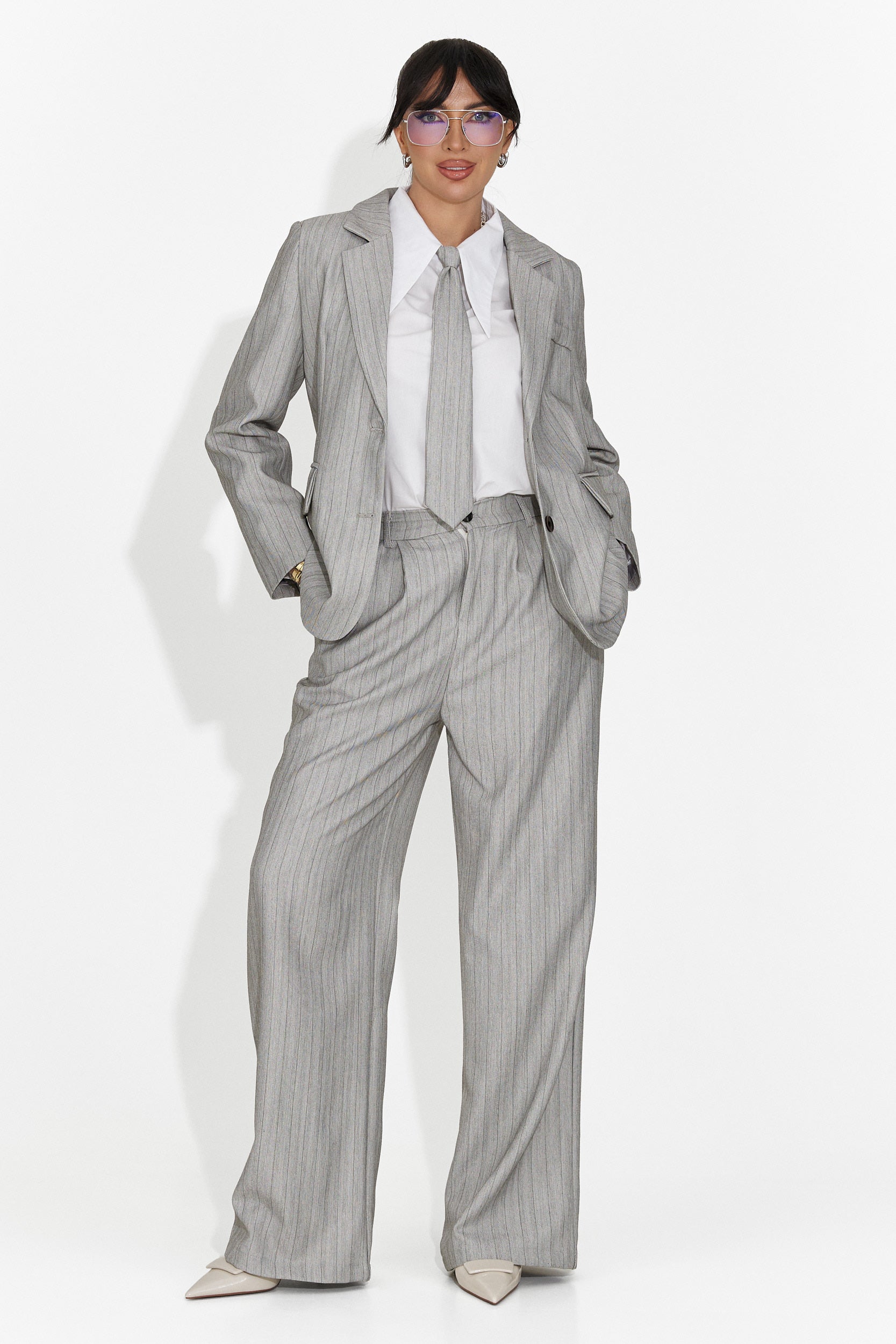 Tuta da donna a 3 pezzi giacca + pantaloni + cravatta grigia Ma